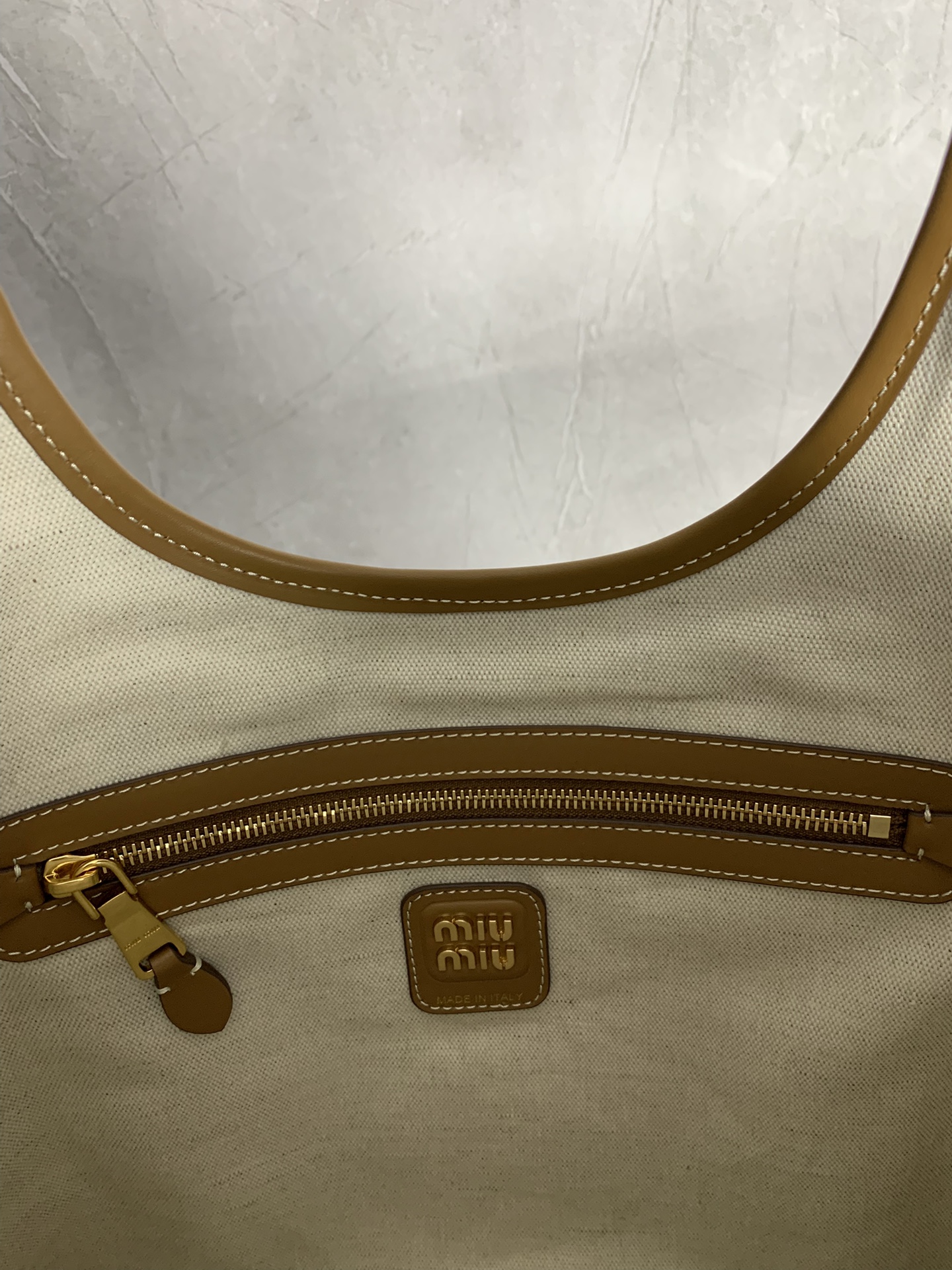 Miu Miu hobo tote 5BG231