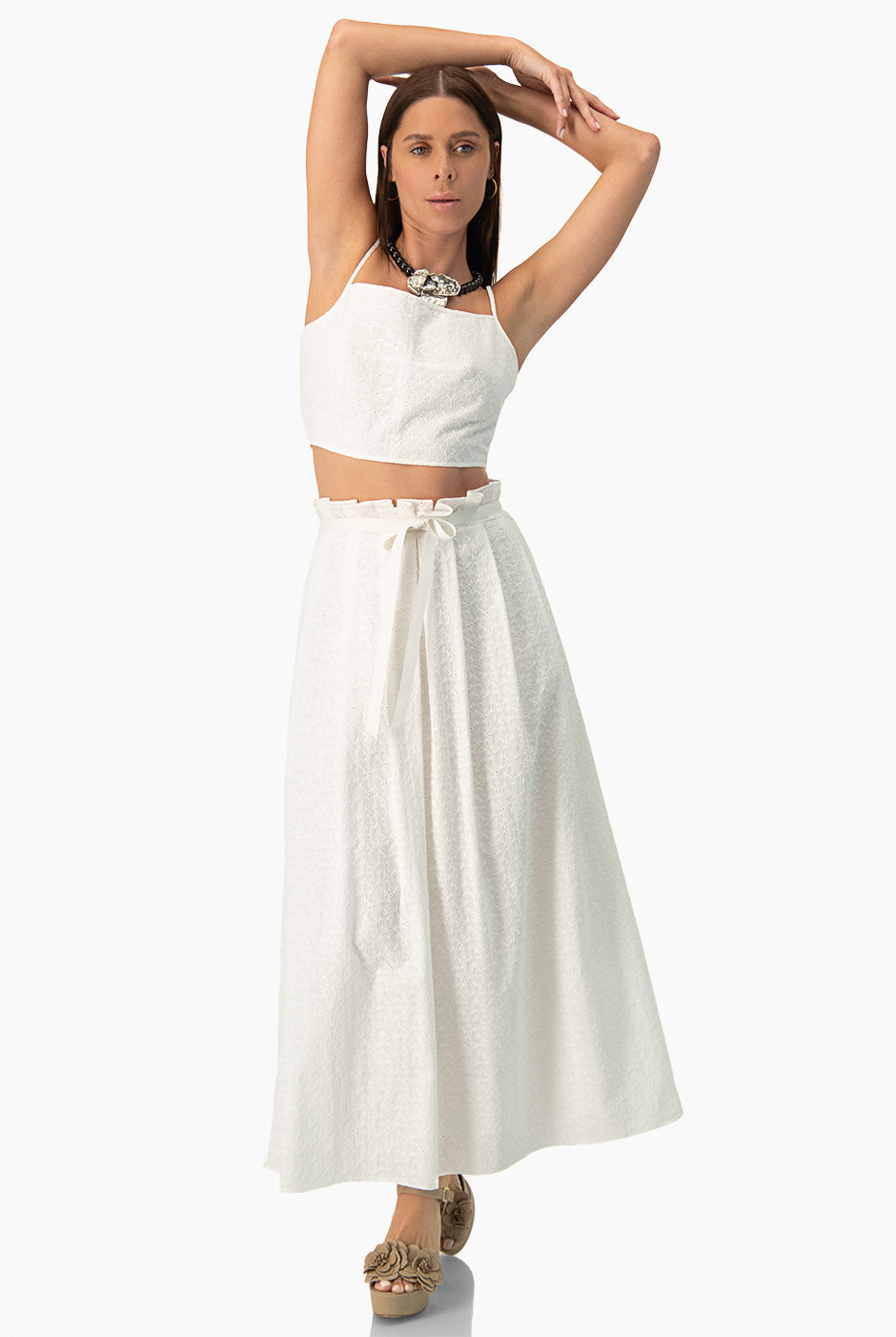 Maxi falda en tono blanco con cinta