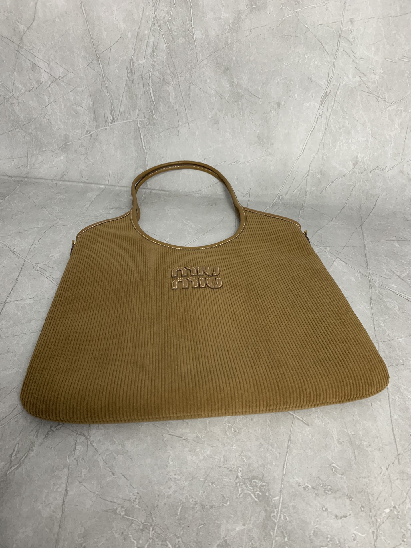 Miu Miu hobo tote 5BG231