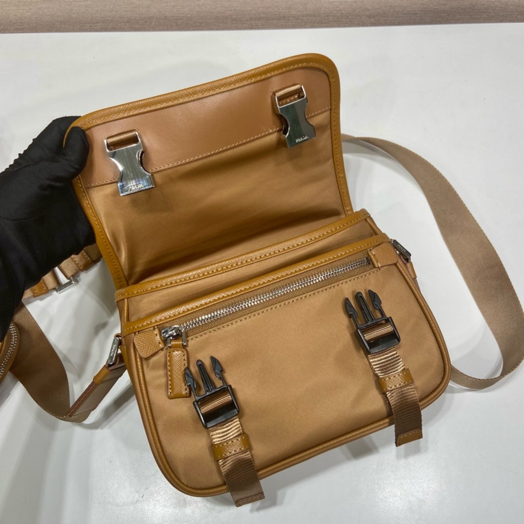 Prada 3 in 1 messenger bag 2VD034