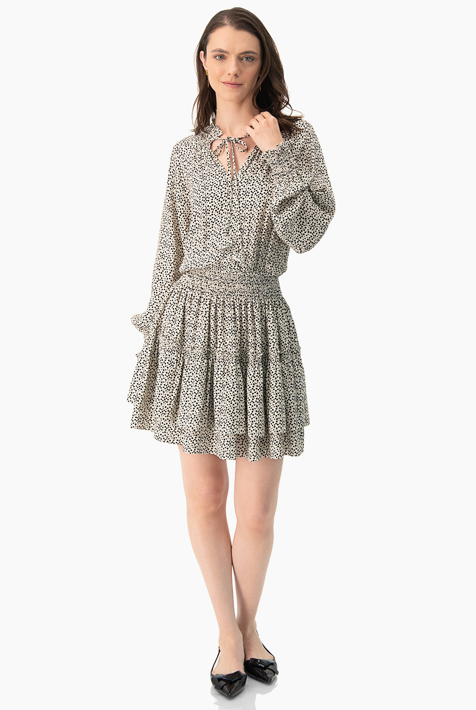 Vestido corto y escote en V