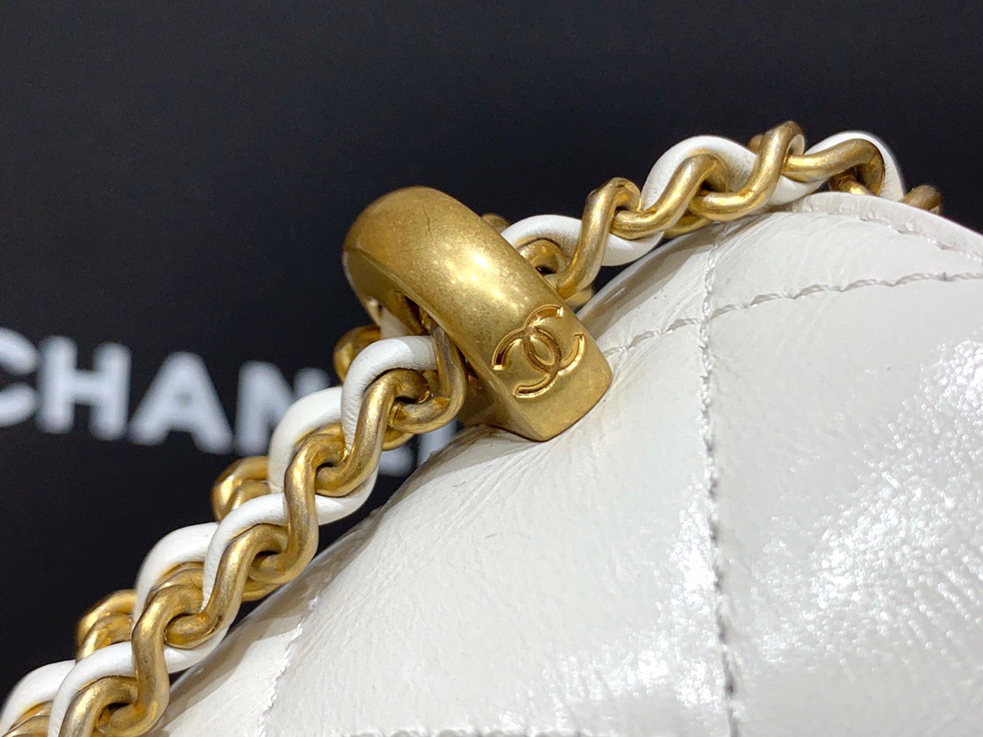 Chanel 2021 Early Fall Haute Couture Collection Double Gold Bead Chain Bag AP2615