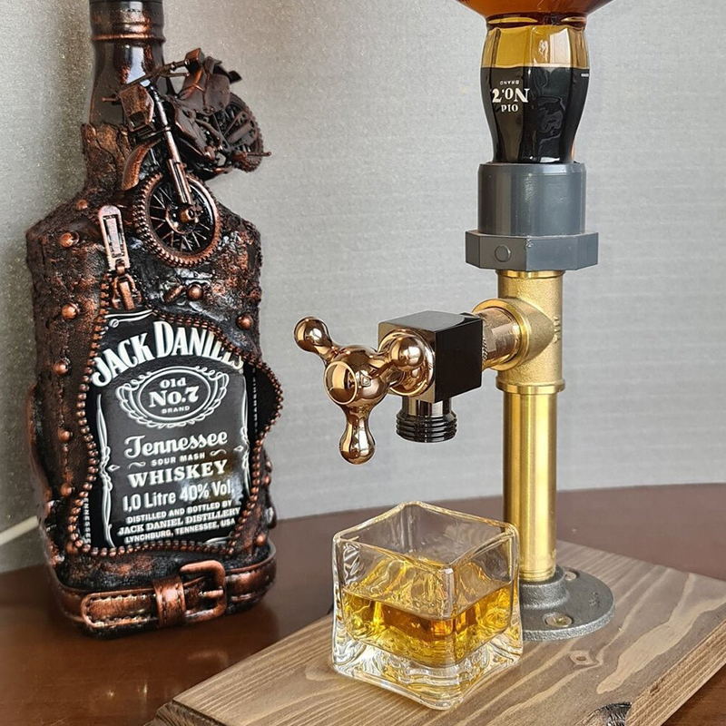 Whiskey wood drinking dispenser
