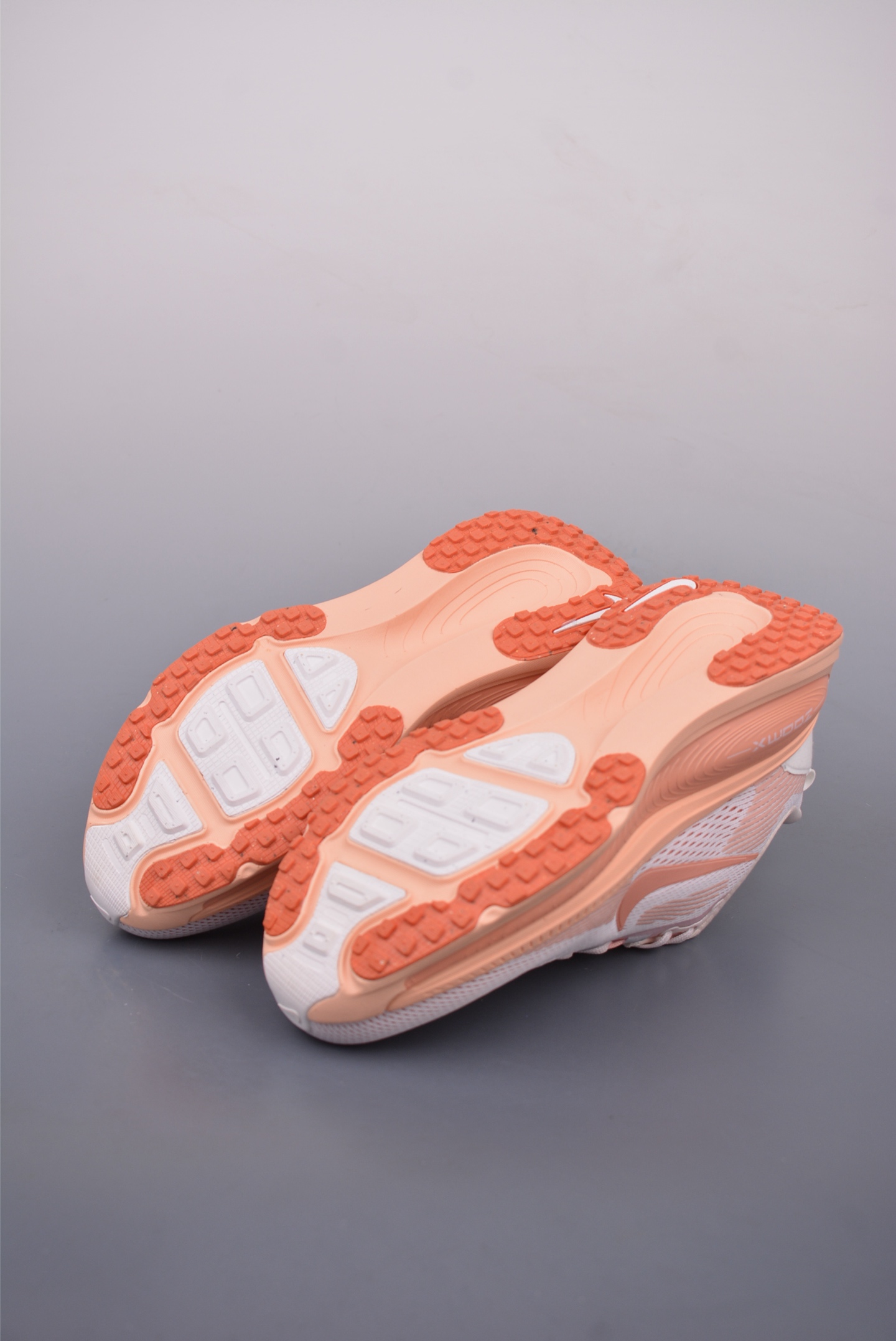 Nike Vomero 18 ZoomX Running Shoes Light Pink HM6804-601
