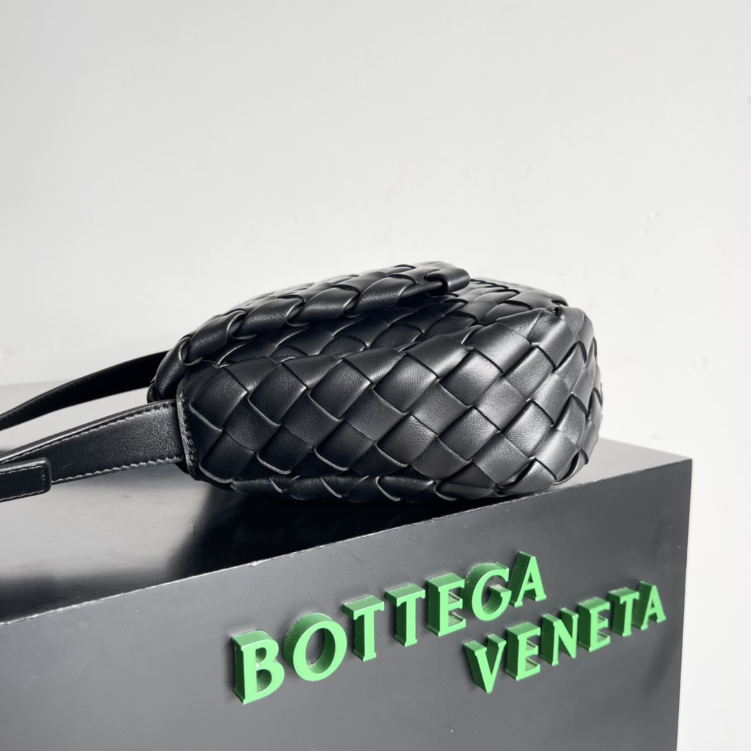 Bottega Veneta Cobble Bag 755659