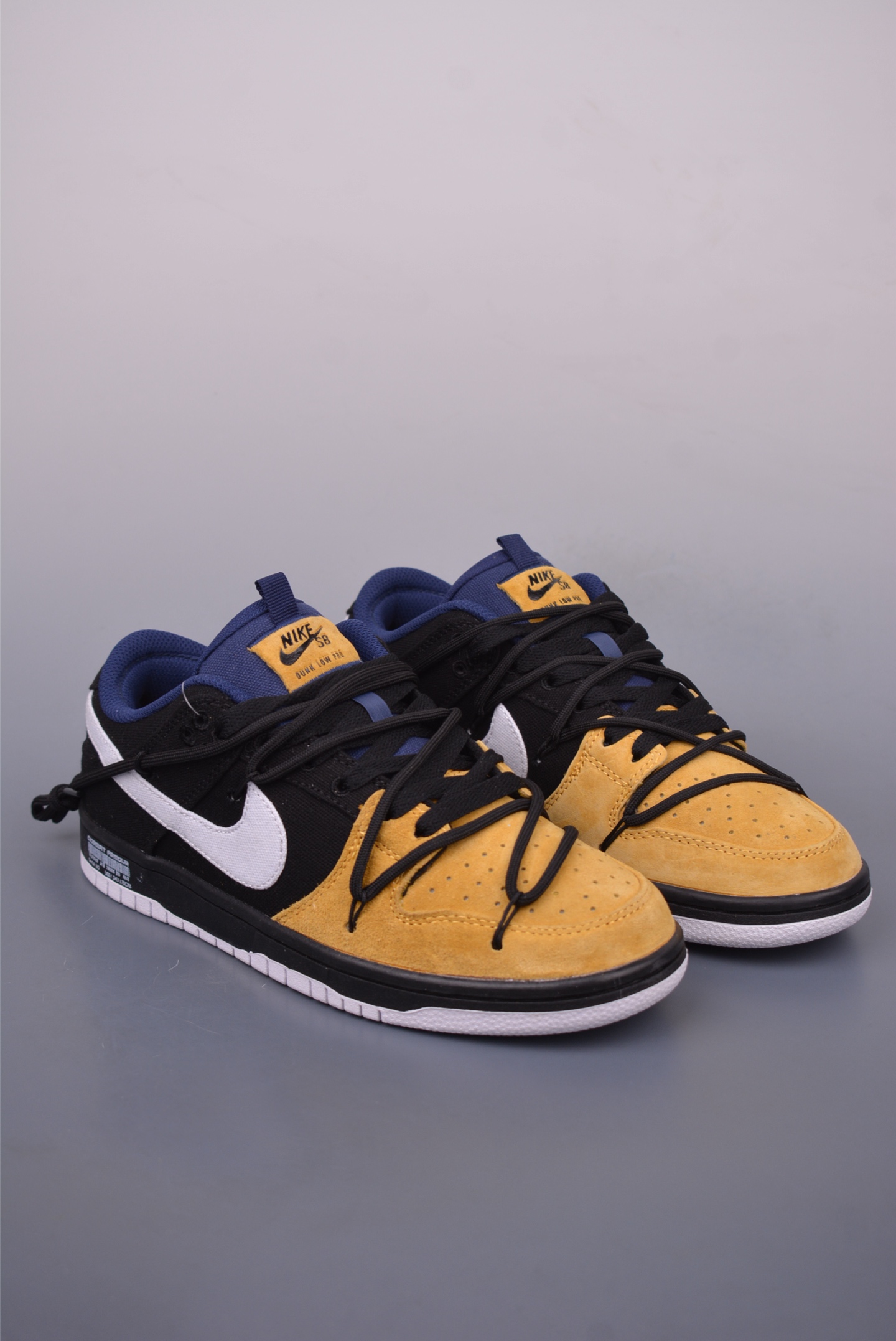 Nike SB Dunk Low 