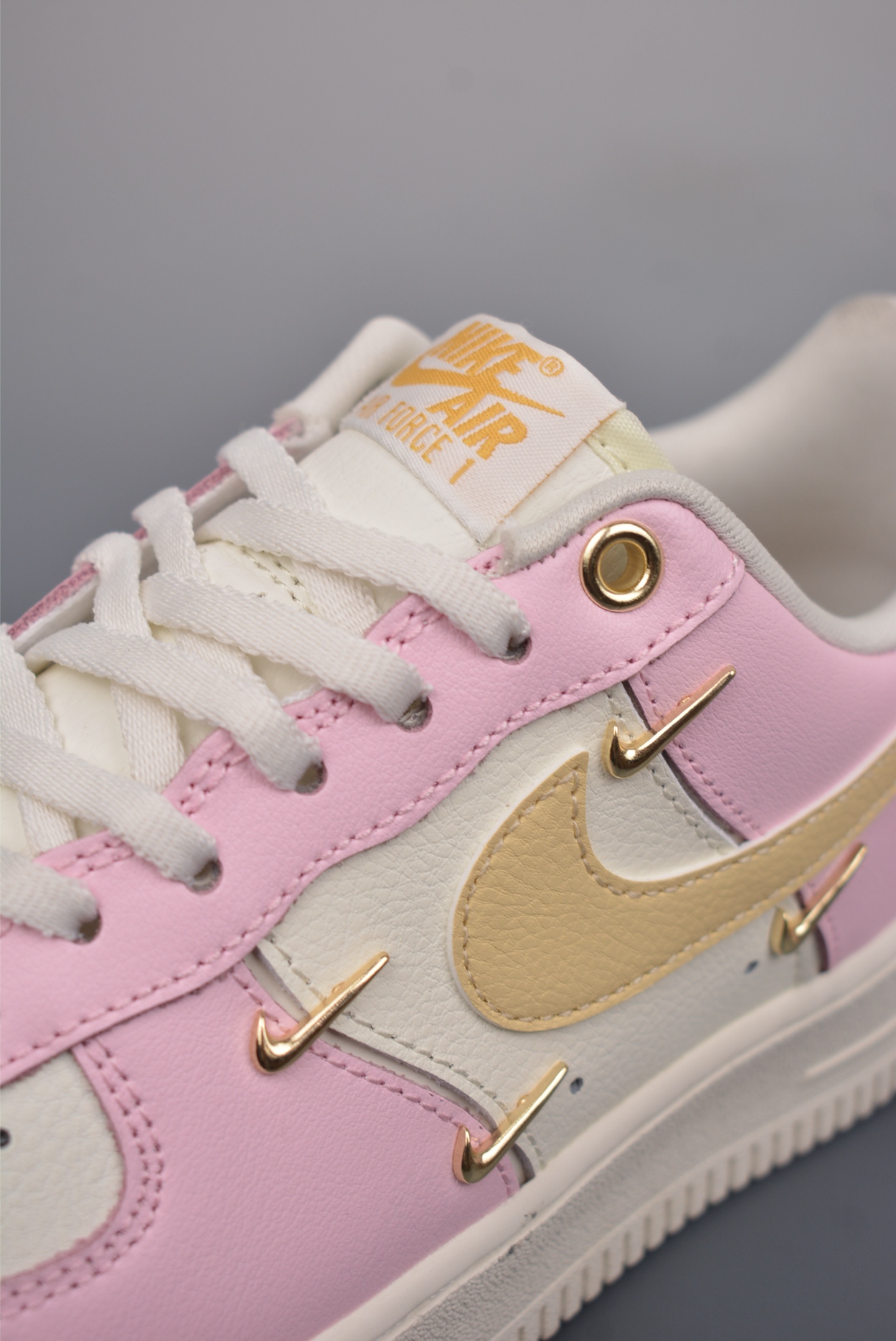 Nike Air Force 1 Low White and Pink Valentine's Day Limited Edition  IB2574-600