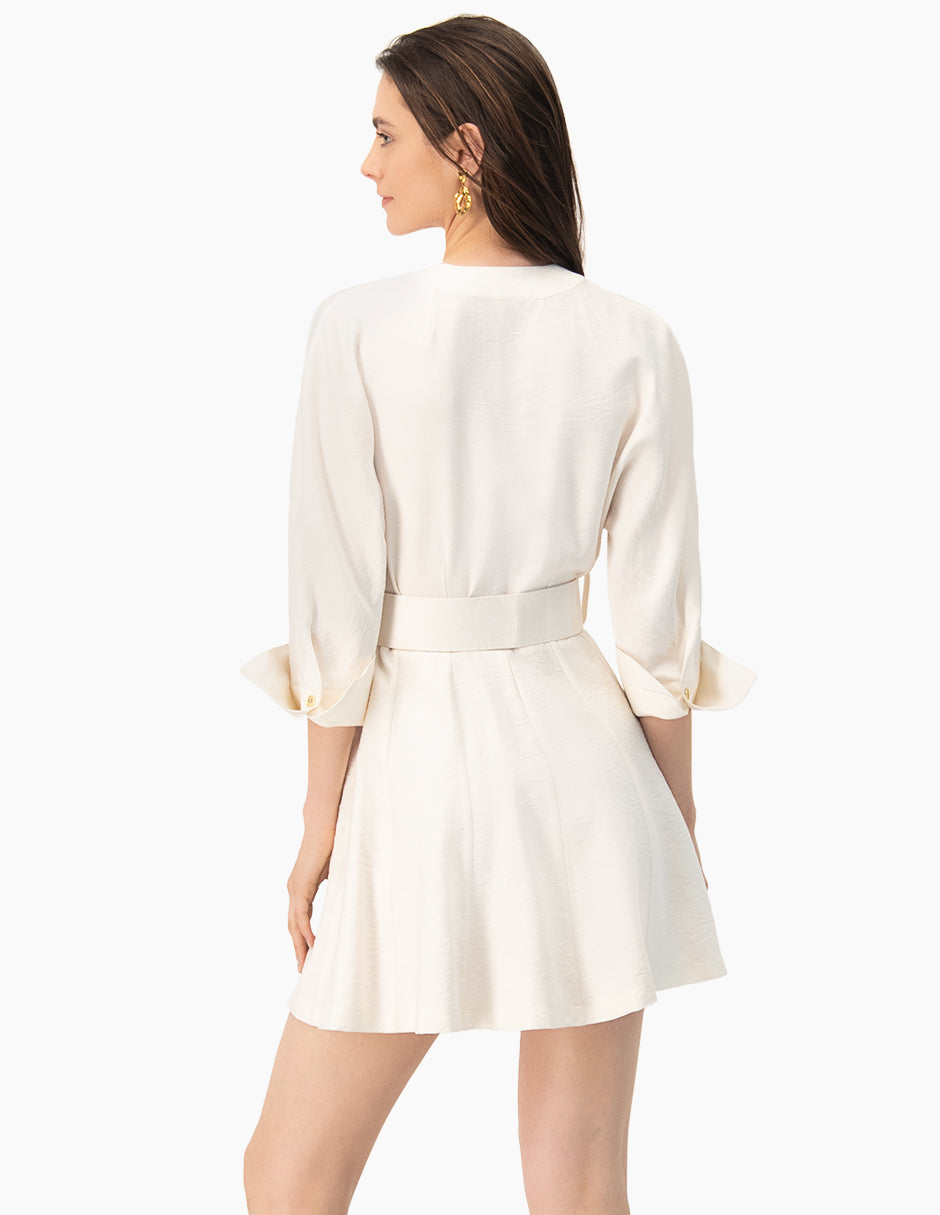 Vestido corto liso con cinturon