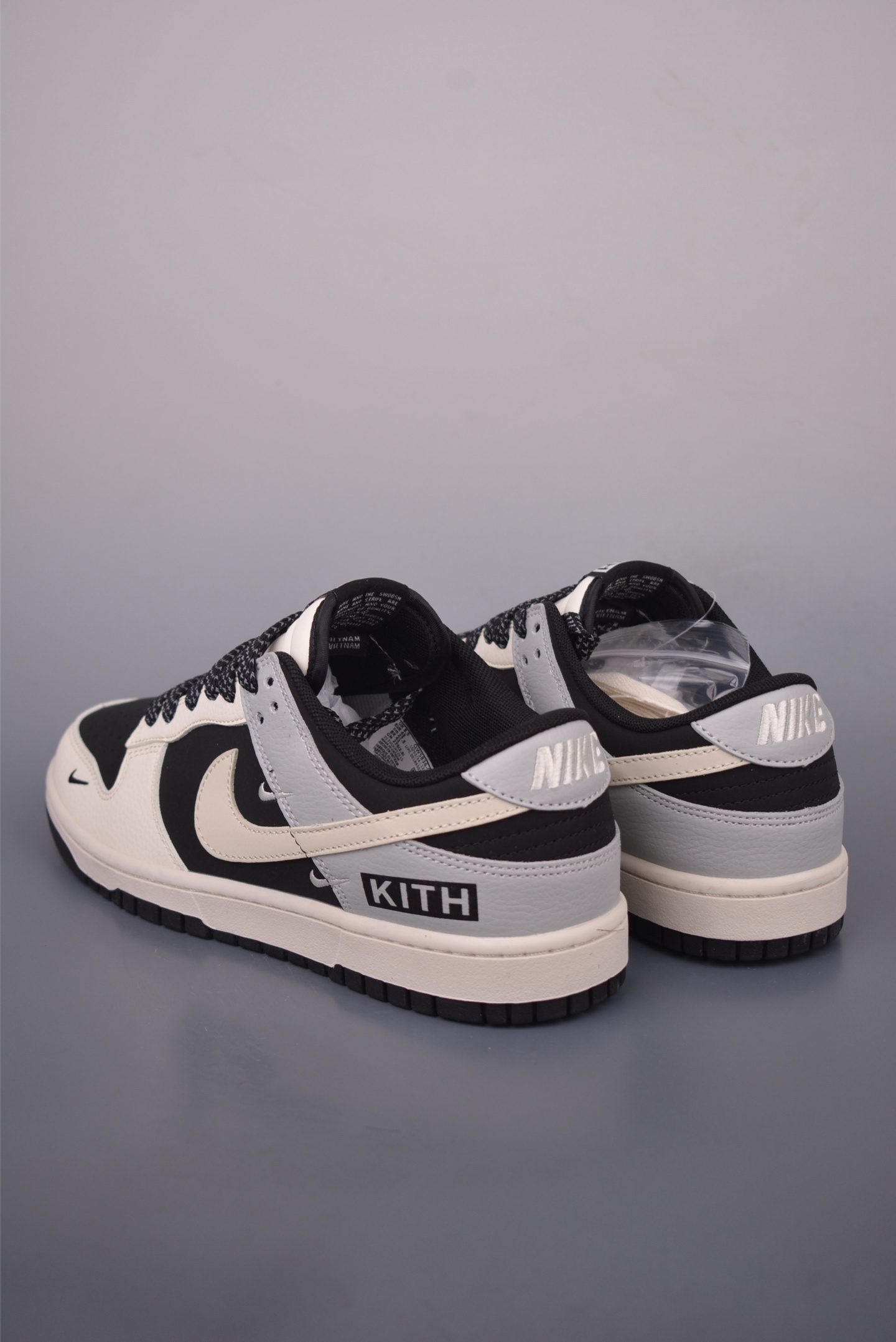KITH x Nike SB Dunk Low 