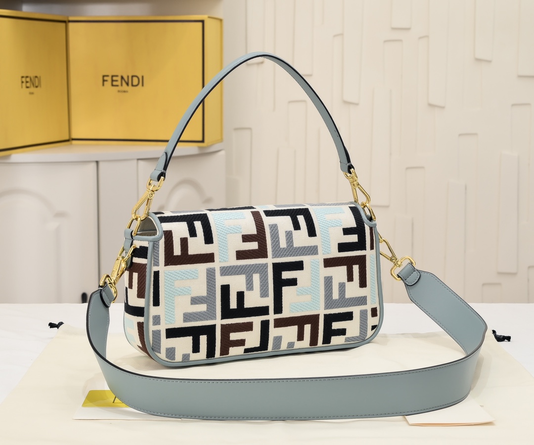 FENDI Baguette Shoulder Bag 1002