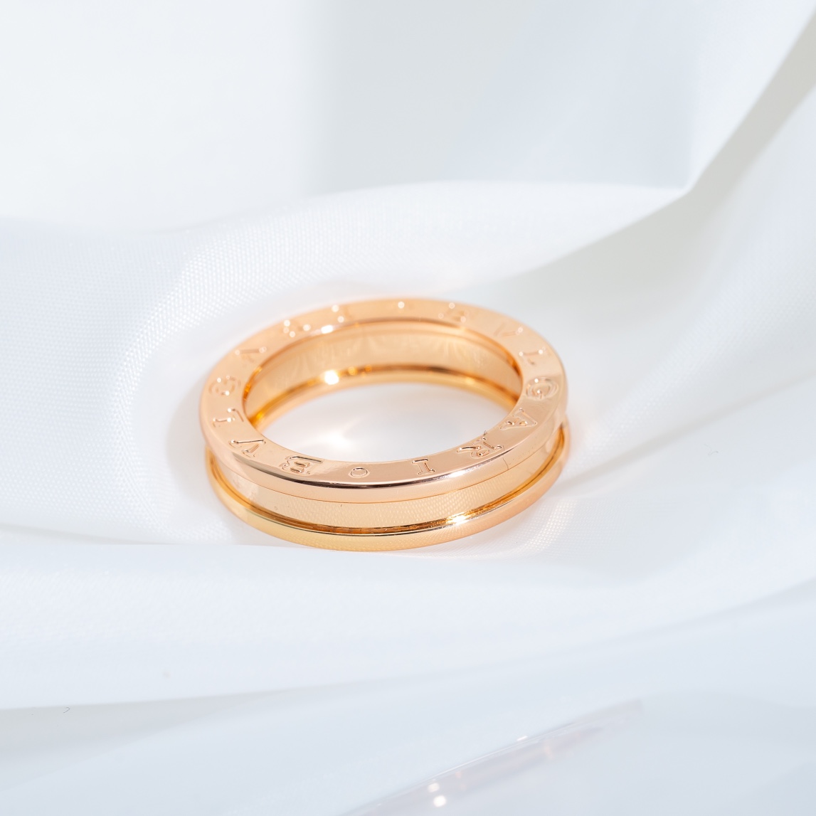 Bulgari zero single band diamond-free ring