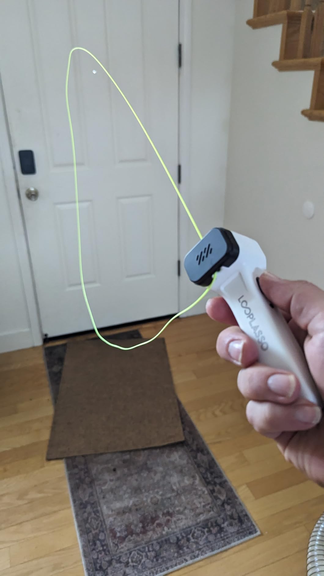 Lansator de franghie care straluceste in intuneric