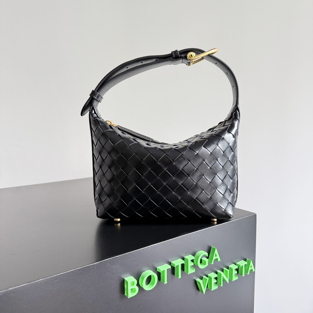 Bottega Veneta Year of the Snake Limited Edition Wallace Handbag 754443