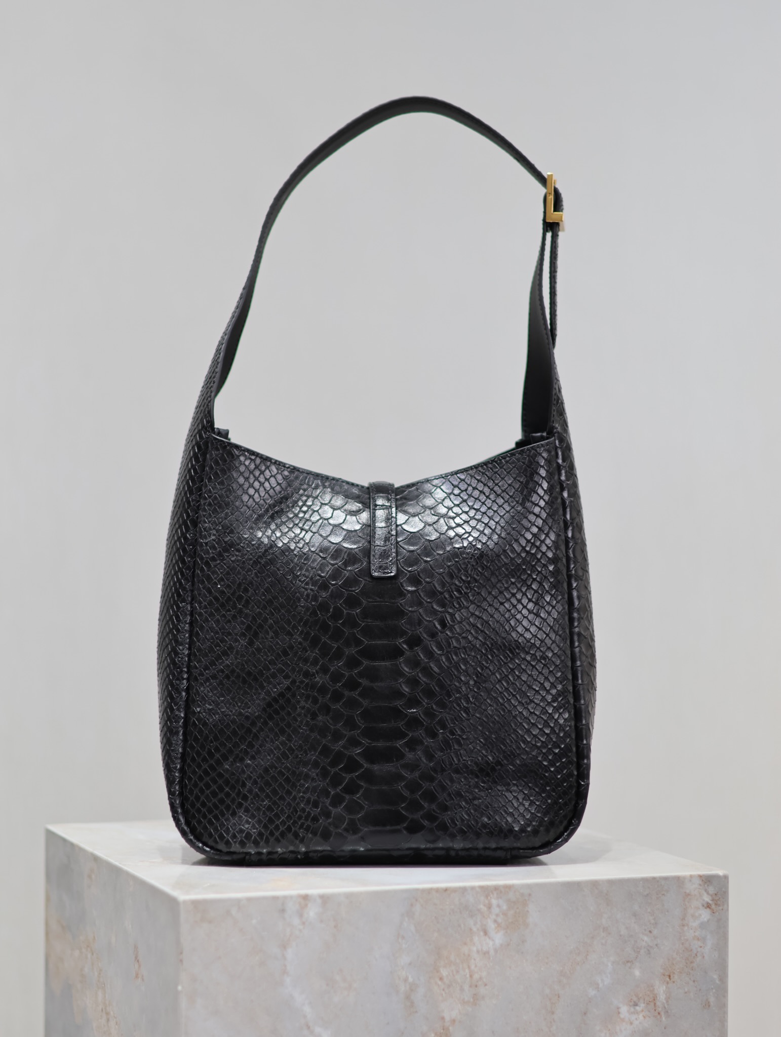 Yves Saint Laurent LE 5A7 Underarm Bag 713938