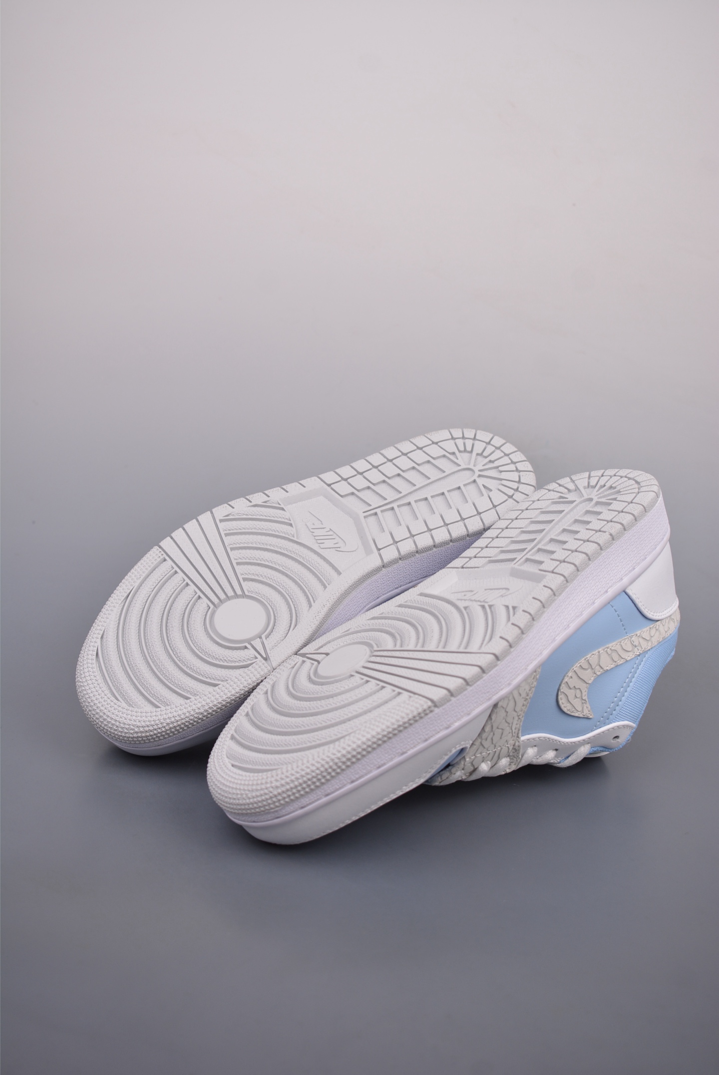 Nike Wmns Air Jordan 1 Low GS White Blue Burst IB7692-400