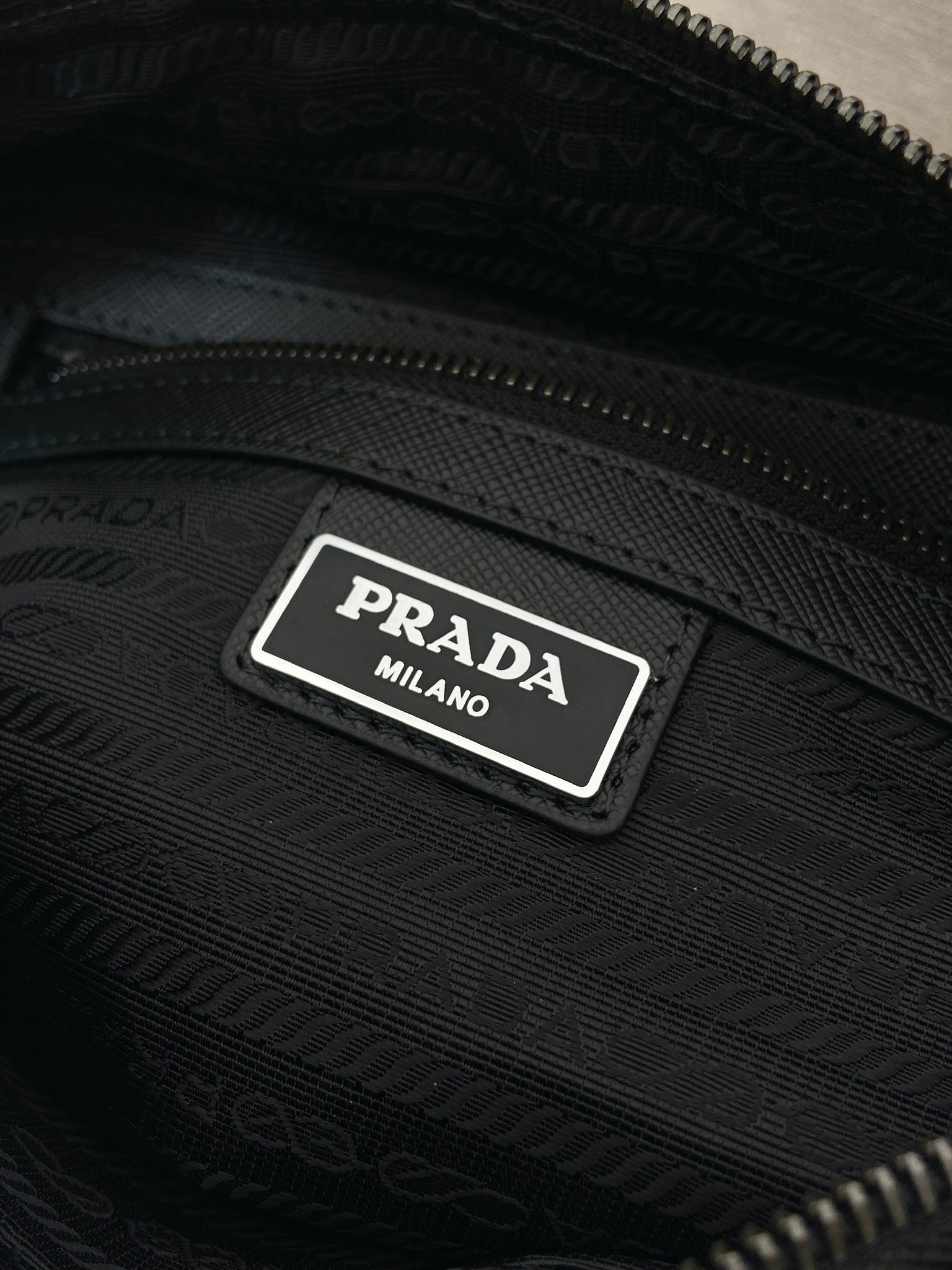 Prada Messenger Bag 2VH048