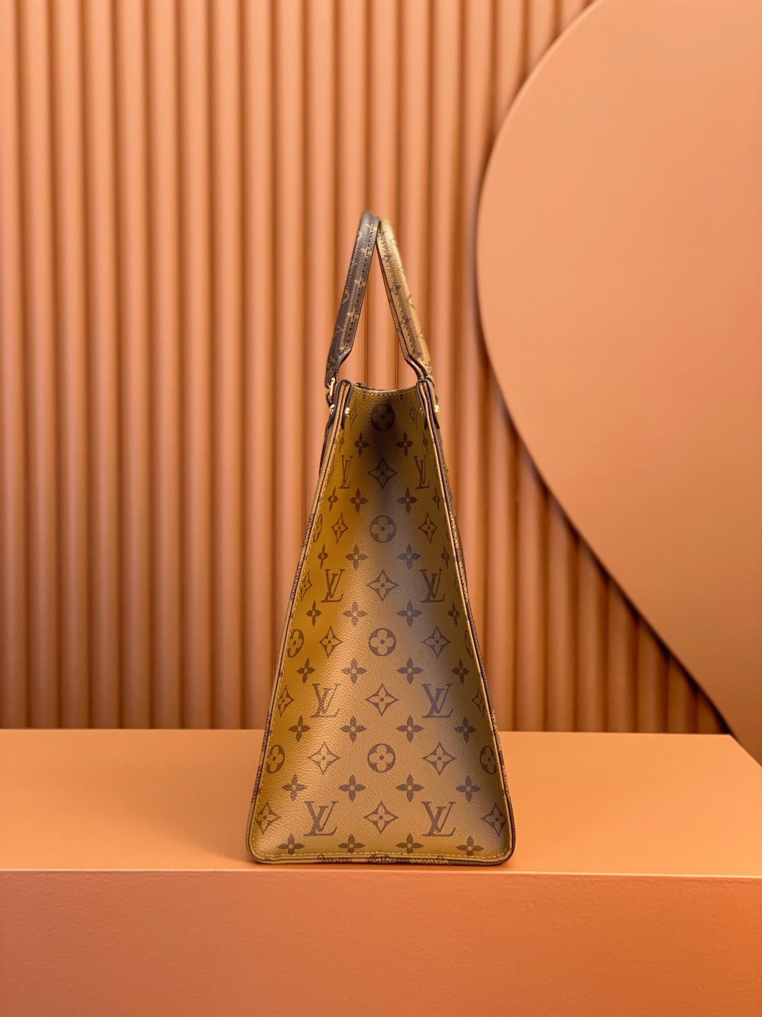 Louis Vuitton ONTHEGO Large Handbag M44576