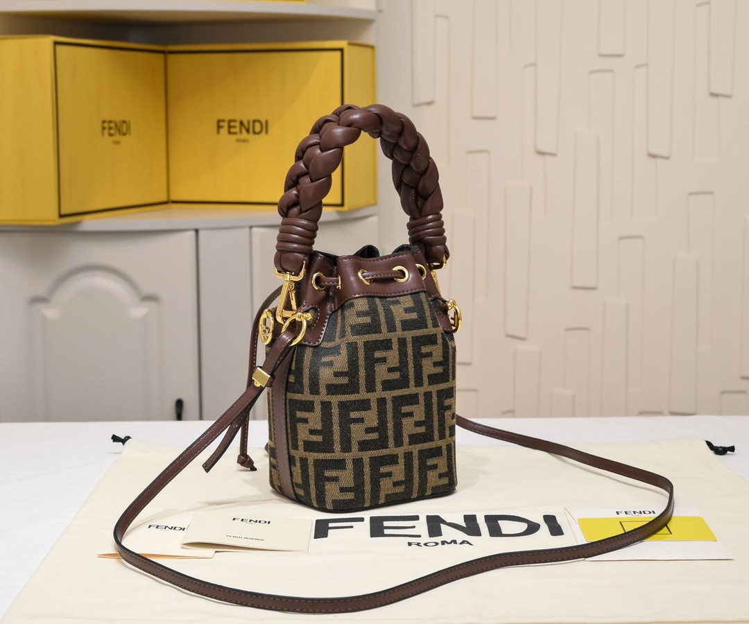 FENDI Braided Handle Bucket Bag 0189