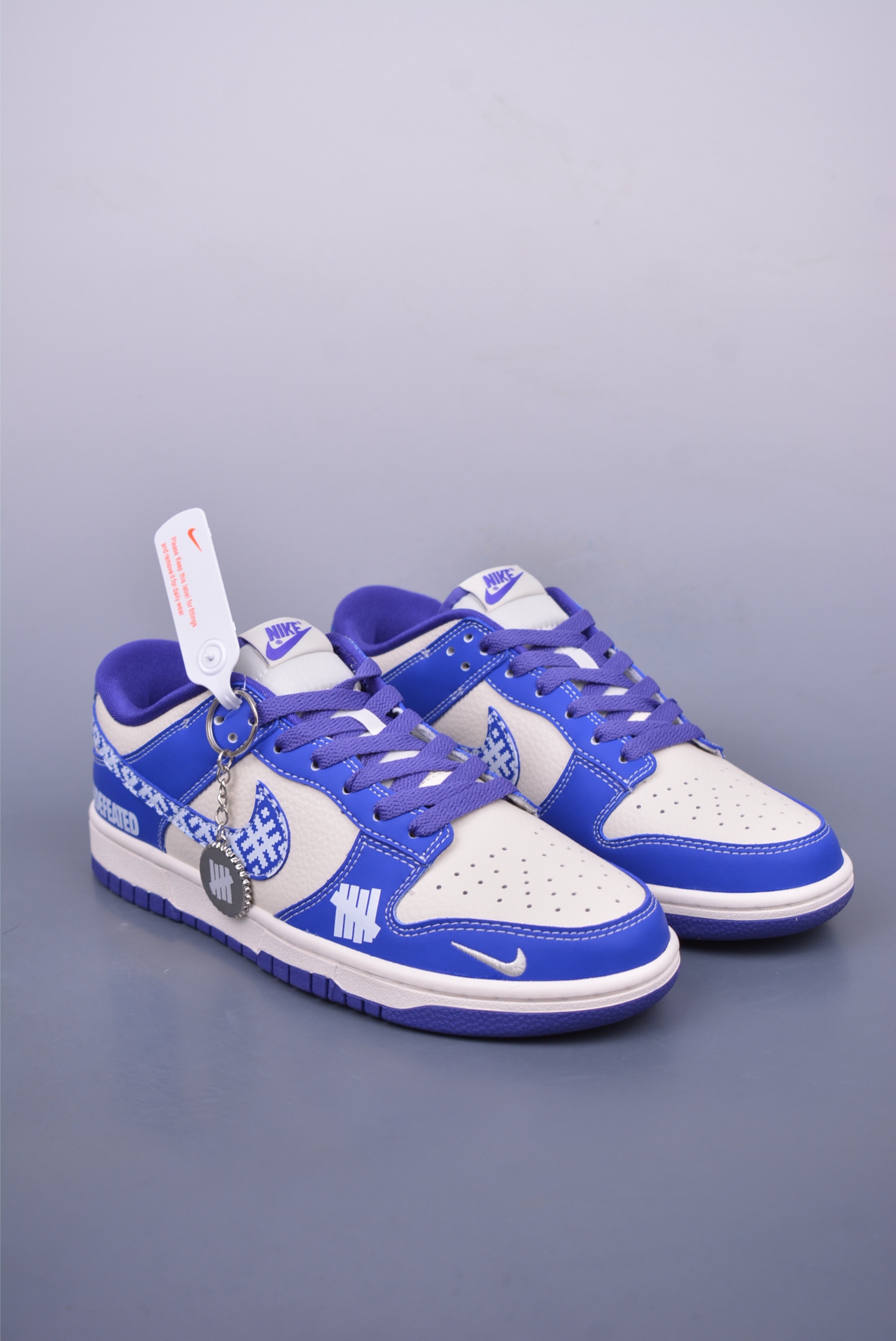UN x Nike SB Dunk Low sneakers Blue and White KK1333-045