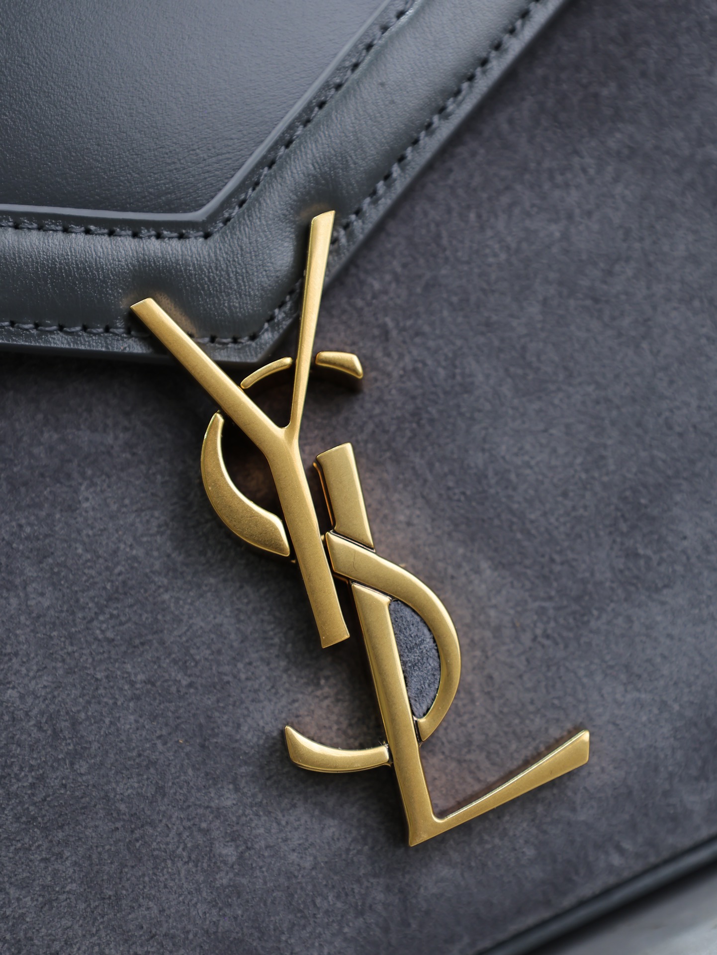 Yves Saint Laurent CASSANDRA Handbag 578000