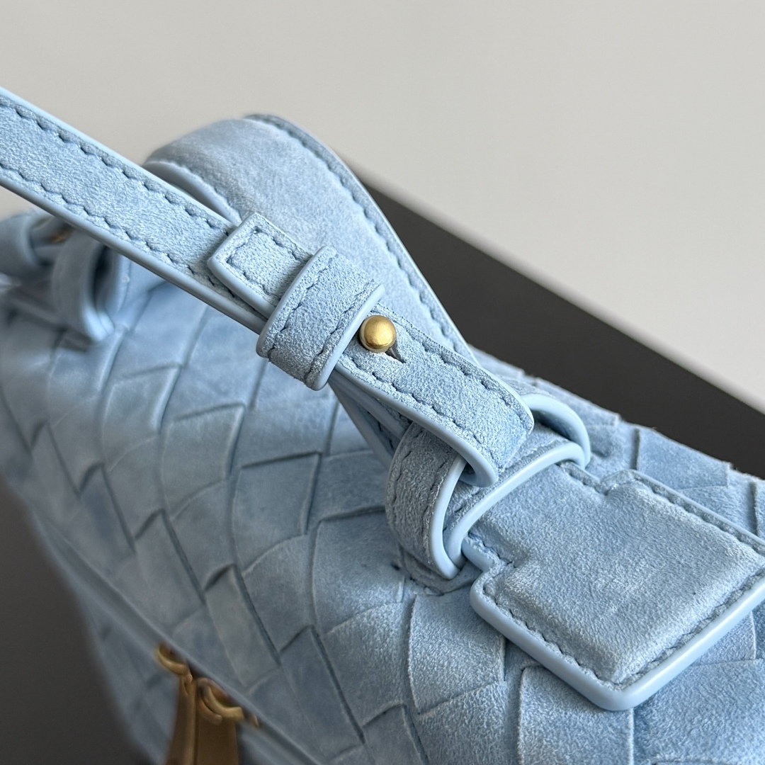 Bottega Veneta 2024 Woven Zippered Baguette Bag 789109