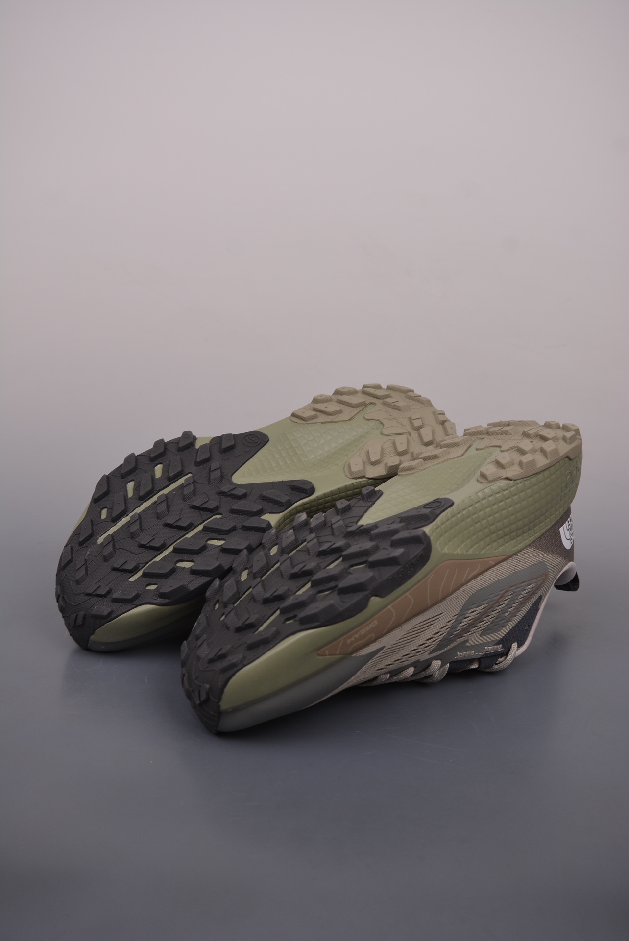 The North Face Altamesa 500 sneakers military green gray black NF0A83N35II-070
