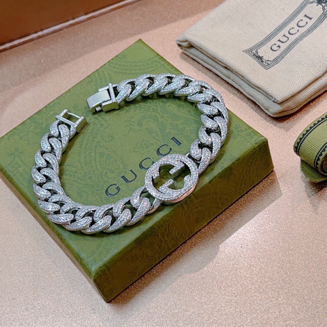 Gucci GG flat chain bracelet with diamonds