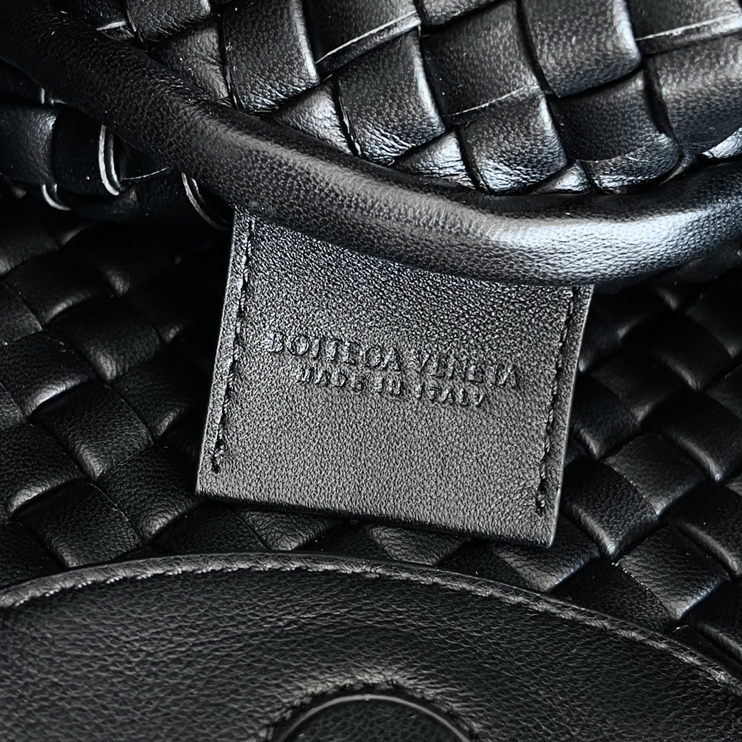 Bottega Veneta Cobble Mini Bag 805739