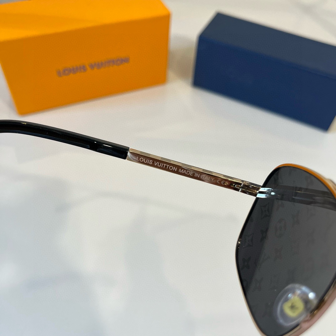 Louis Vuitton Round Frame Sunglasses