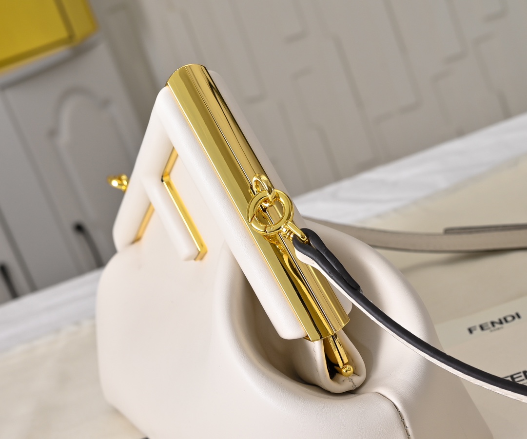 FENDI First Shoulder Bag 80016