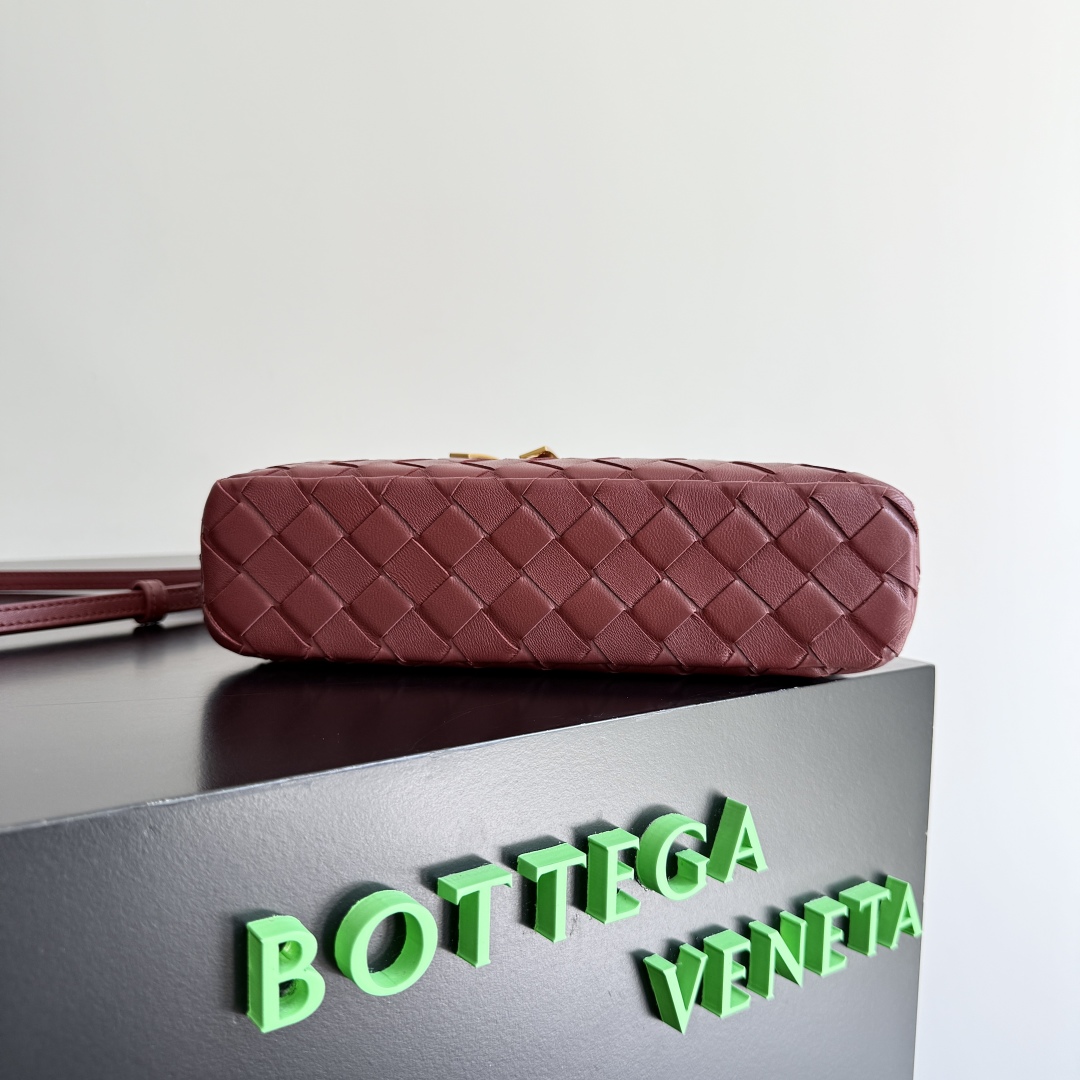 Bottega Veneta 2024 Woven Zippered Baguette Bag 789109
