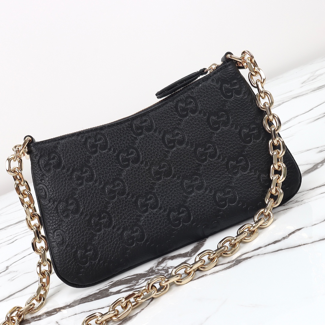 Gucci GG Emblem small shoulder bag ‎815278 AAEEM 1000