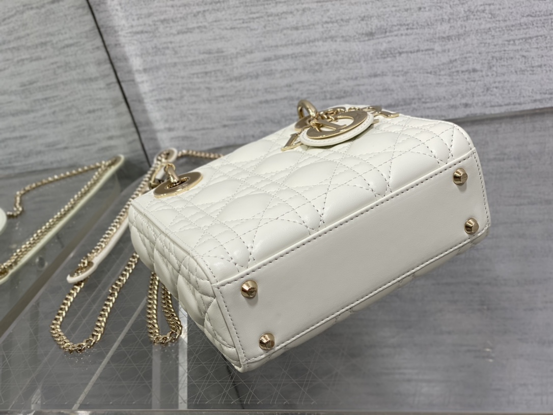 Dior assic Lady bag