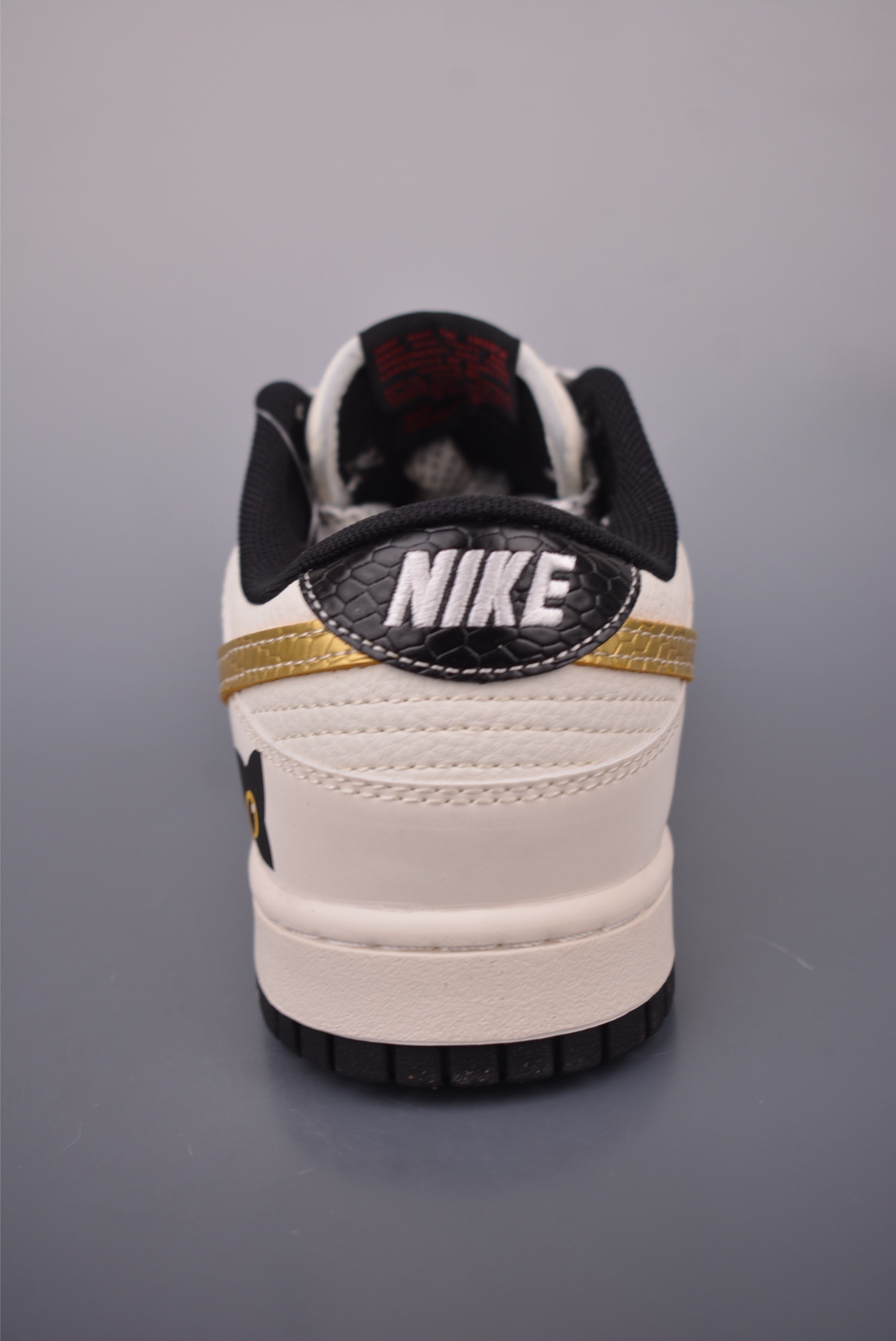 Supreme x Nike SB Dunk Low 