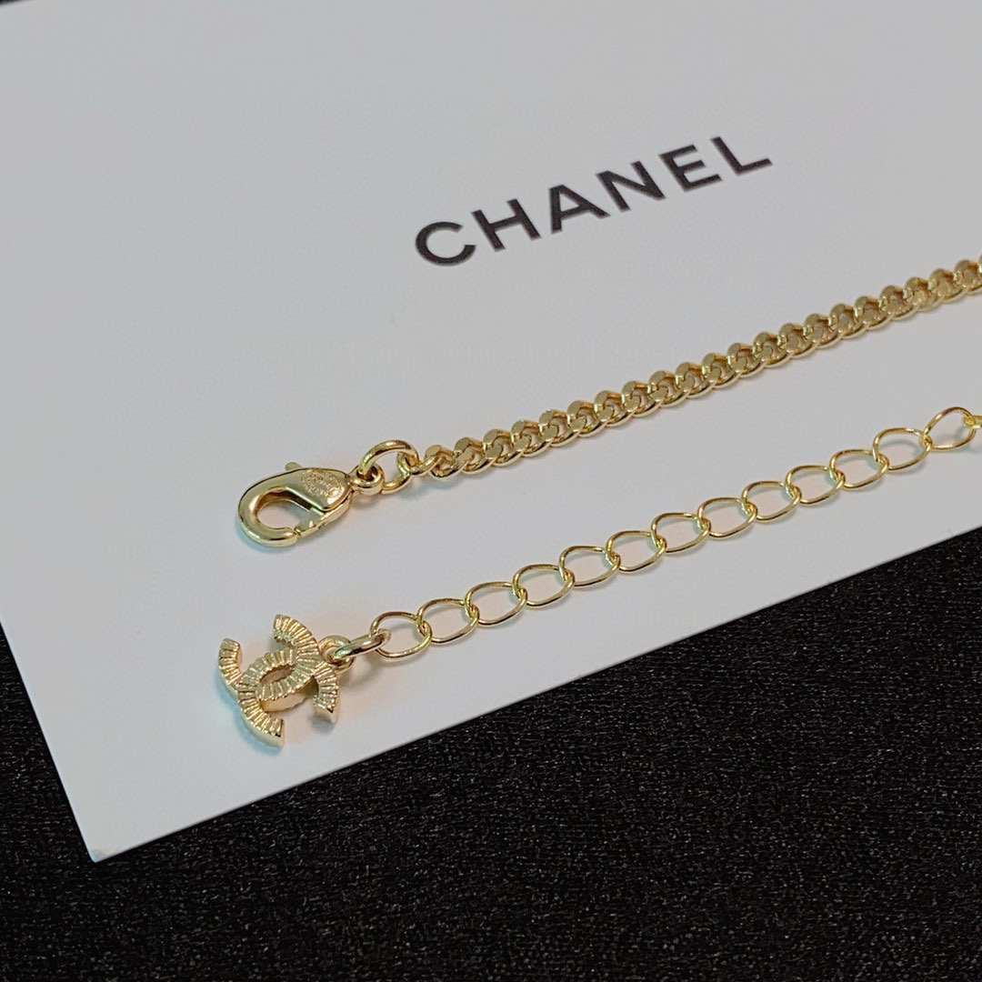 Chanel new square hollow necklace