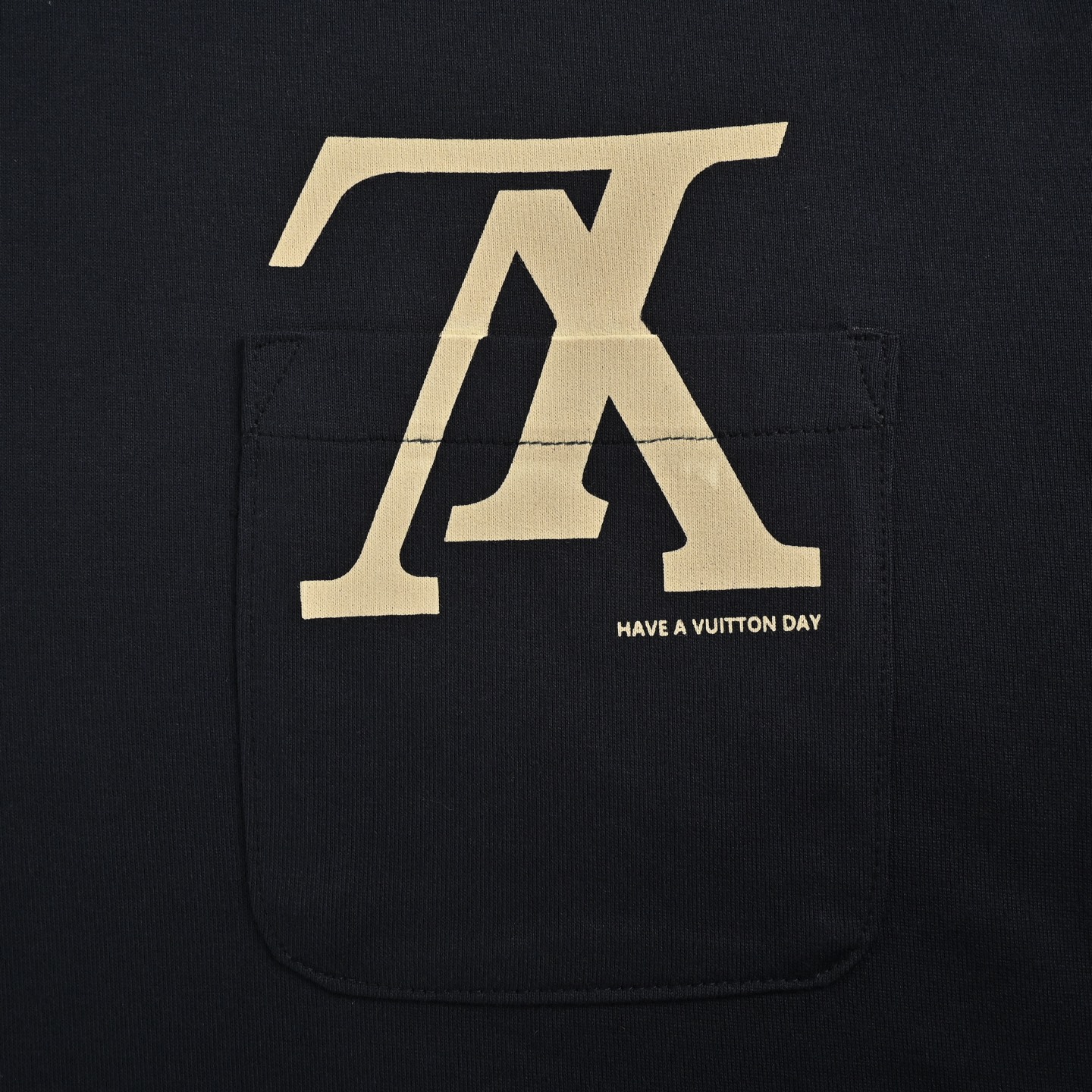 Louis Vuitton Big V inverted letter print logo short sleeves
