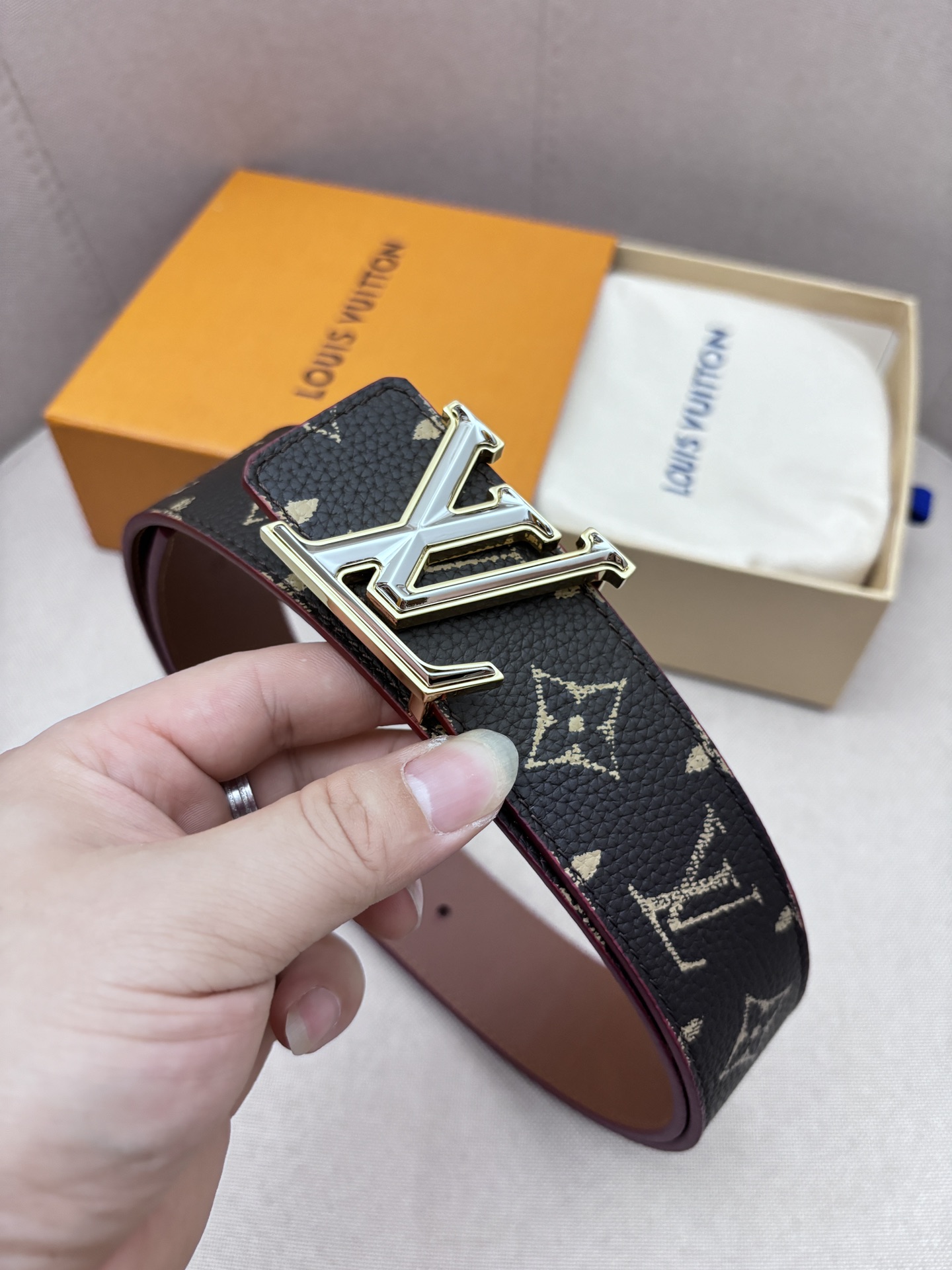 Louis Vuitton Lychee Print Double-Sided Men's Belt, 4CM Width