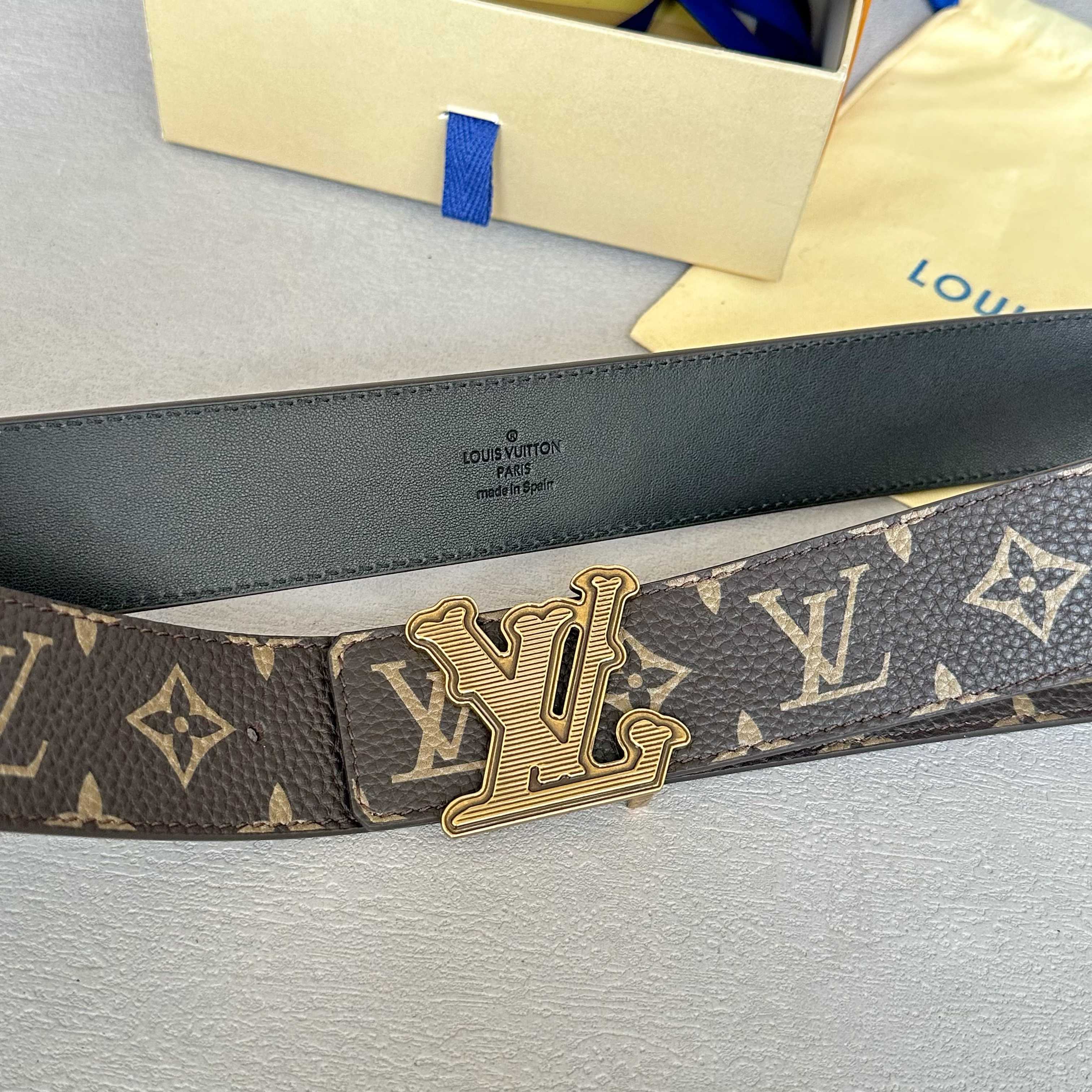 Louis Vuitton Litchi Pattern Double-Sided Cowhide Leather Belt 4CM Width
