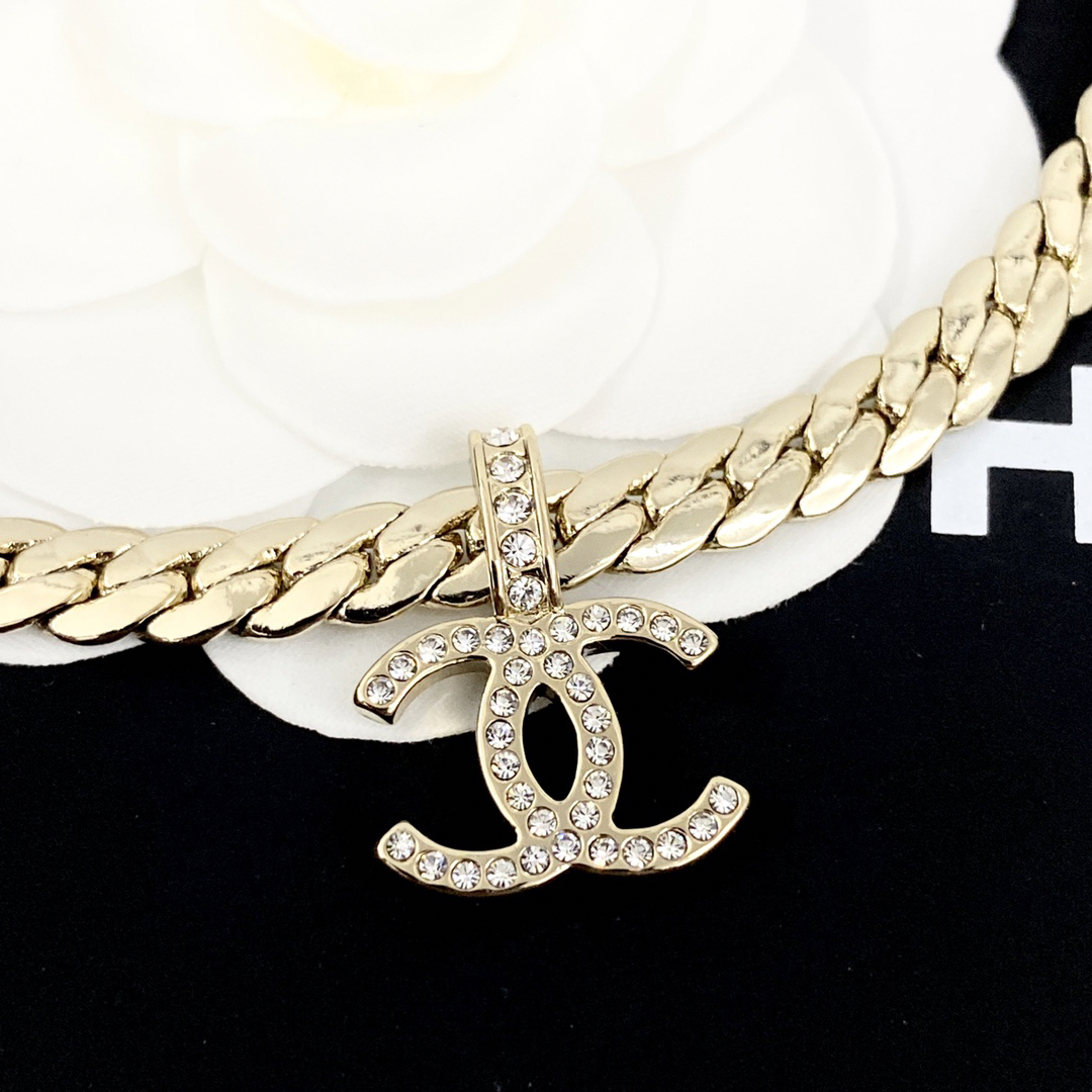 CHAN 24 snake bone double c necklace