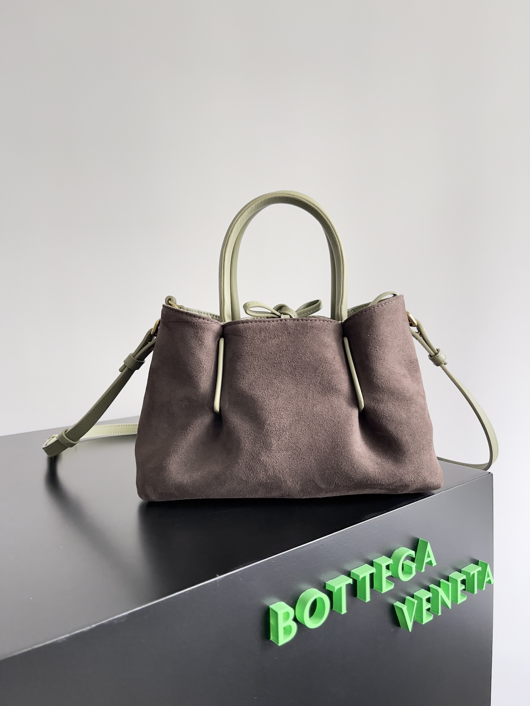 BOTTEGA VENETA 2025 PINACOTECA Small Bag 819004