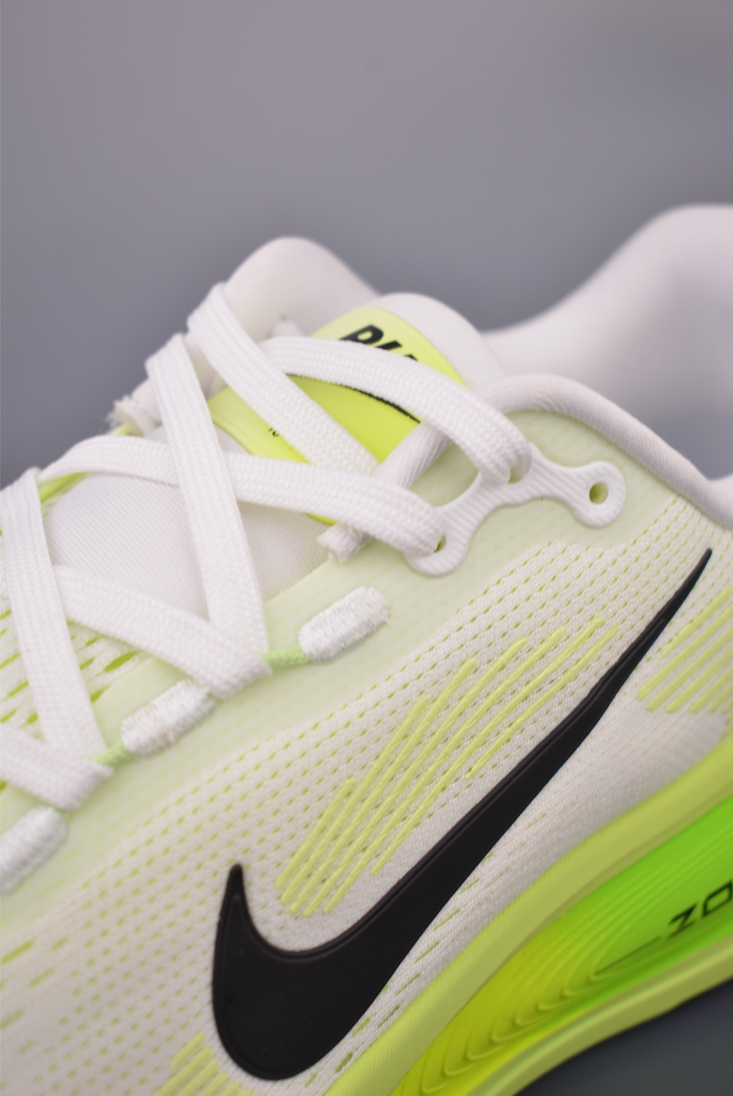 Nike Vomero 18 'Electric Green' HM6803-100