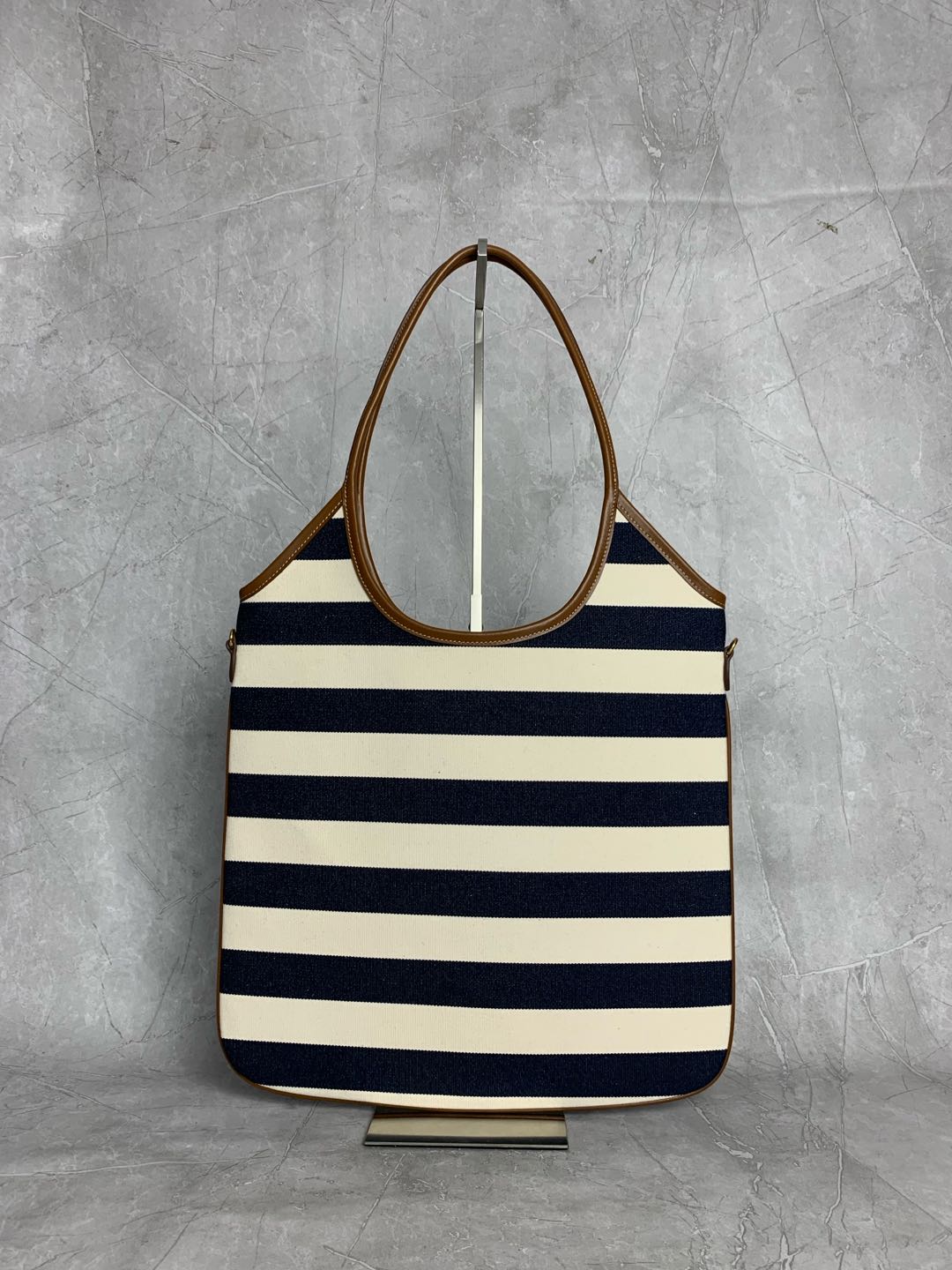 Miu Miu Vertical Tote Bag 5BG231