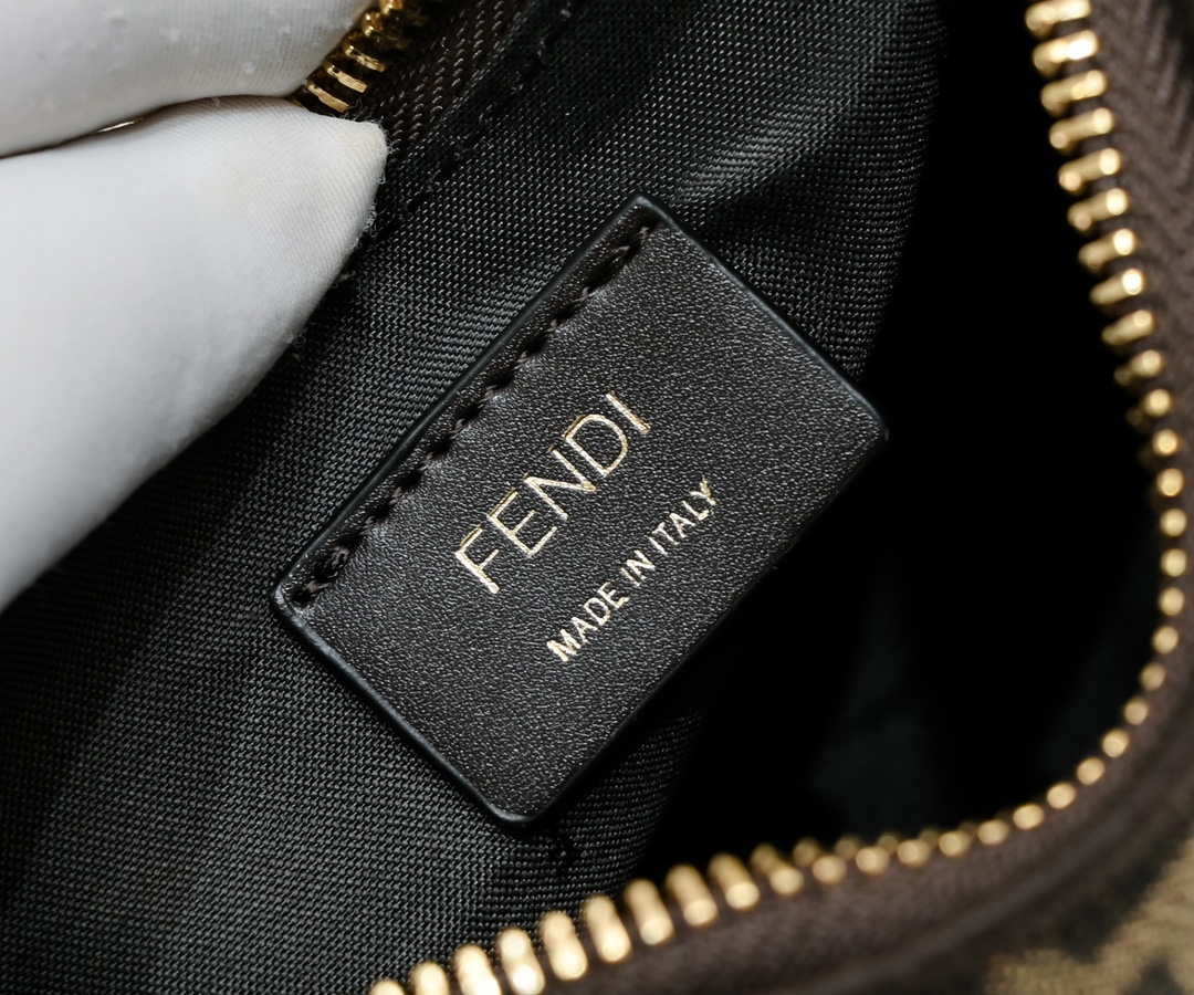FENDI praphy underarm bag 1009