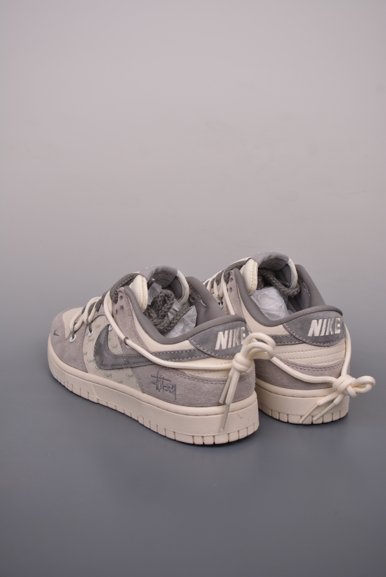 Stussy x Nike SB Dunk Low Retro Lot Stussy Light Grey Off-White Lace-Up SJ2068-307