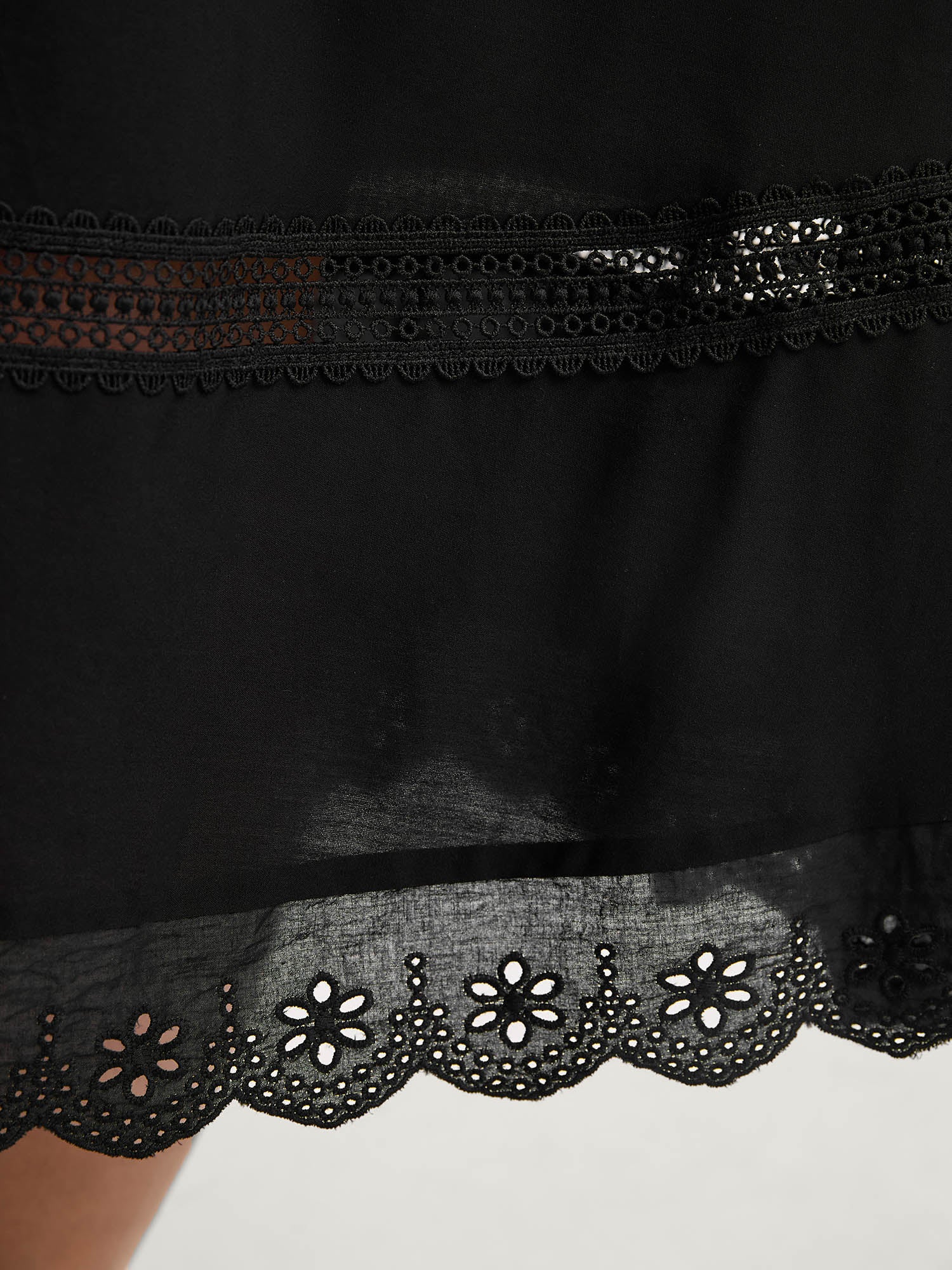 Shirred Lace Trim Pleated Midi Skirt