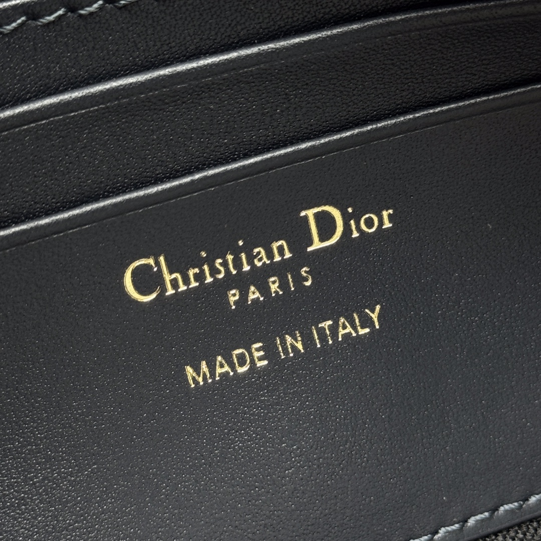 Dior 30Montaigne series mini handbag 2398
