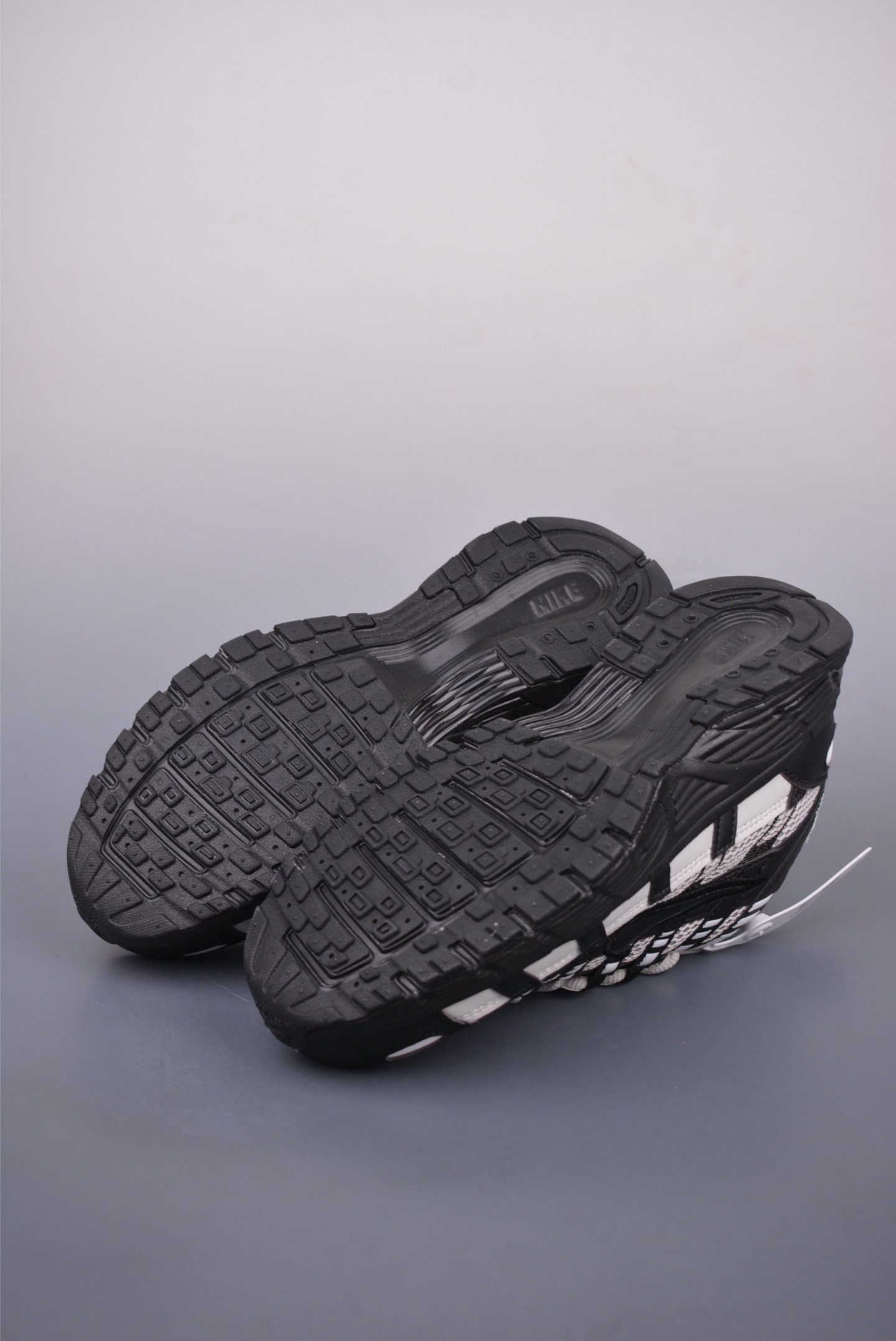 Nike P-6000 Premium Running Shoes Black and White Oreo HJ3488-002