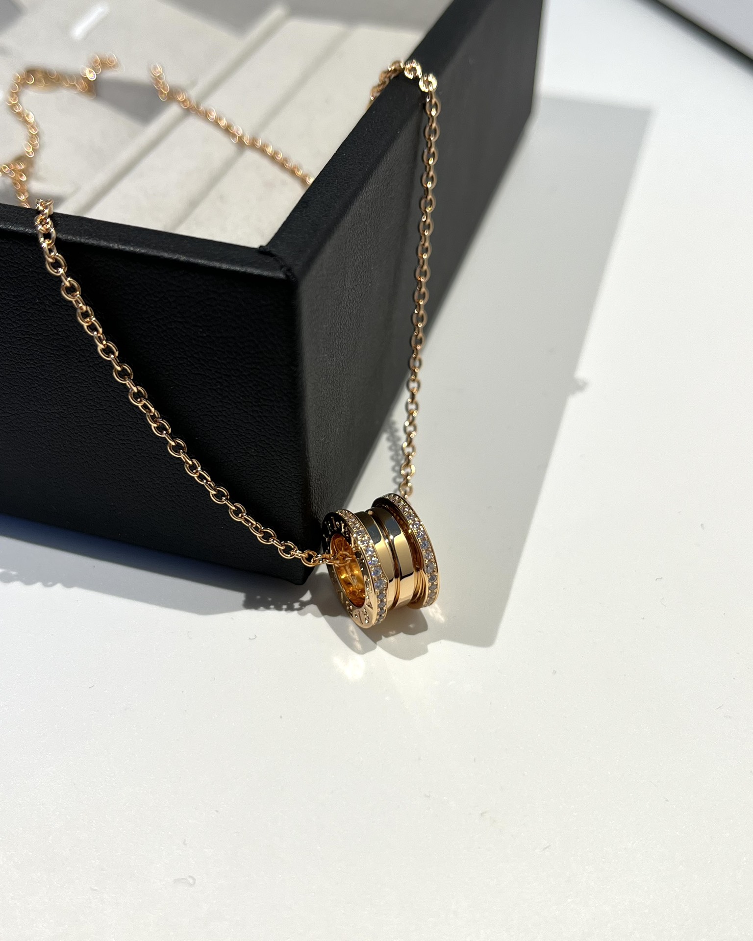 Bulgari B.ZERO1 series diamond spring necklace