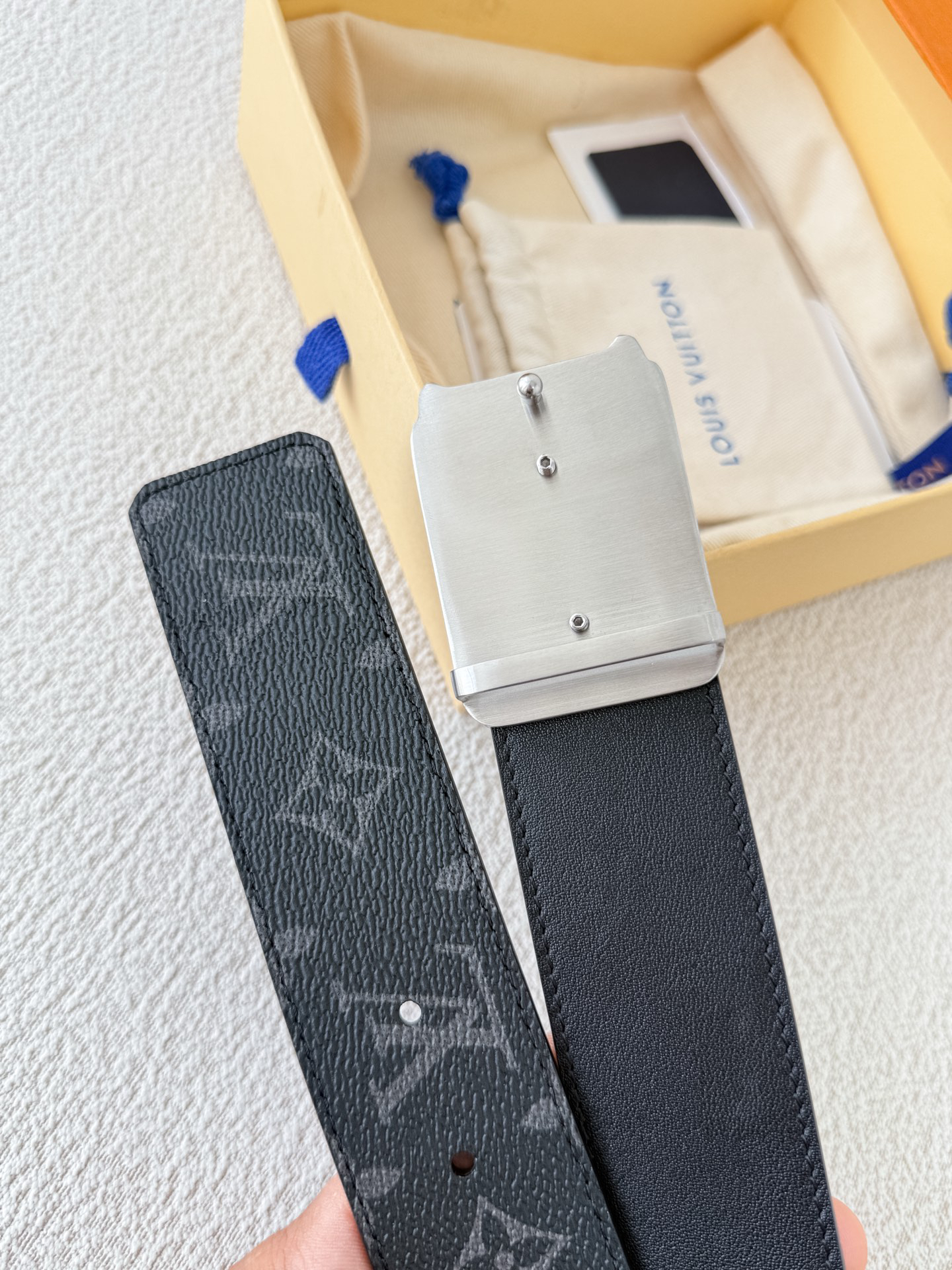 Louis Vuitton Presbyopic Calfskin Men's Belt 3.8CM Width