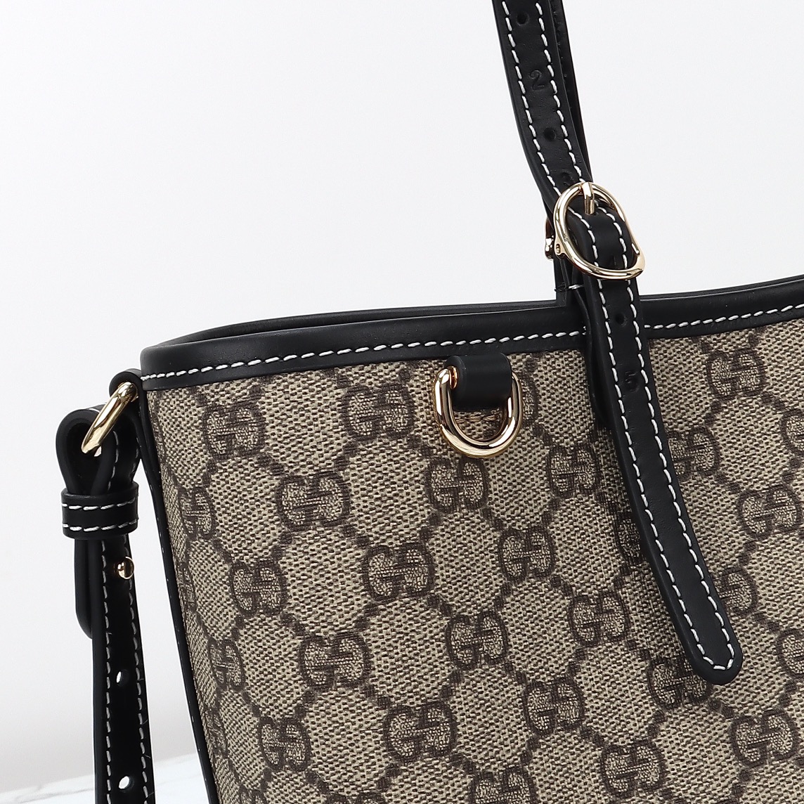 Gucci GG Emblem large tote bag ‎815214 FAD6L 9741